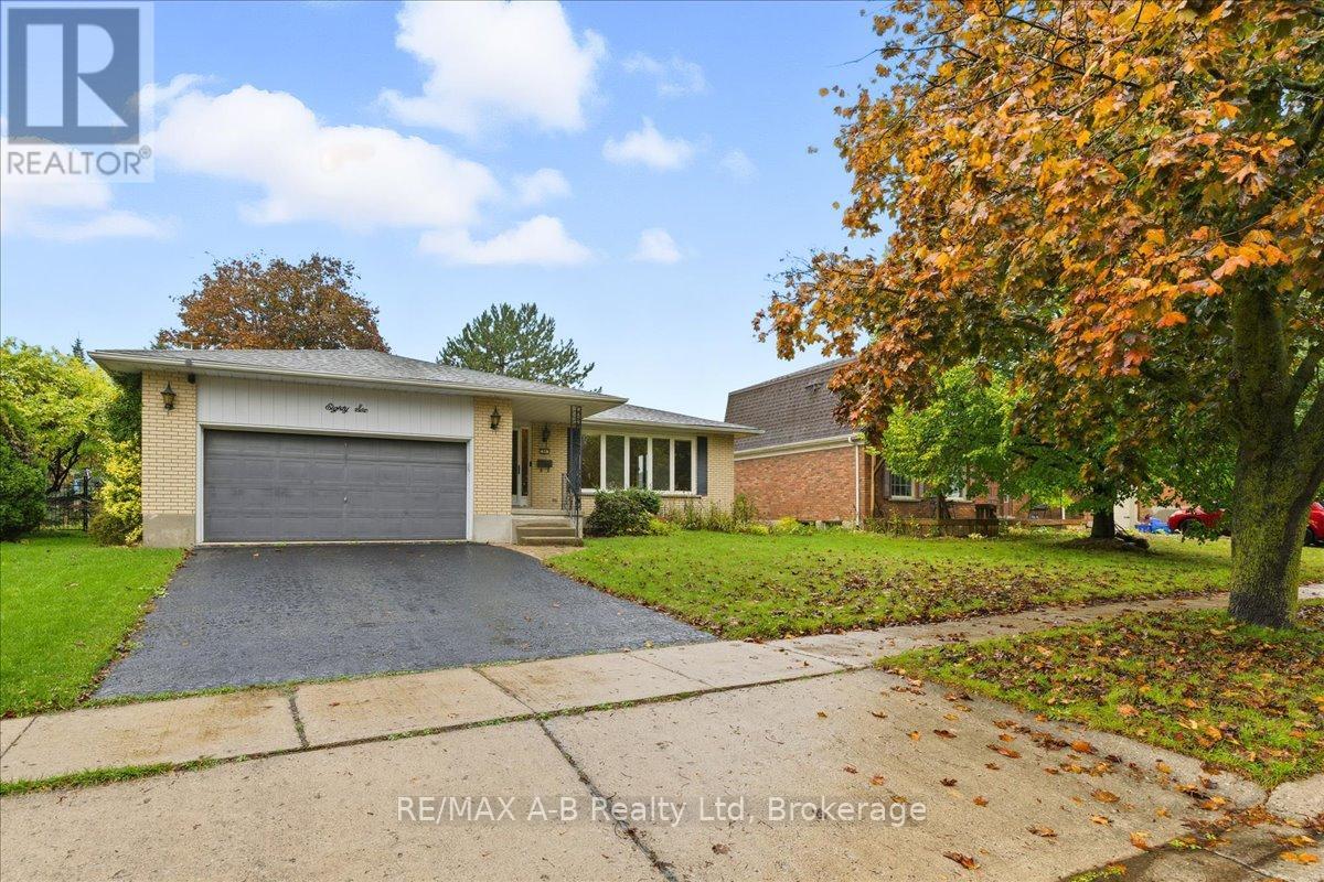 86 Windemere Crescent, Stratford, Ontario  N5A 6B1 - Photo 2 - X12481870