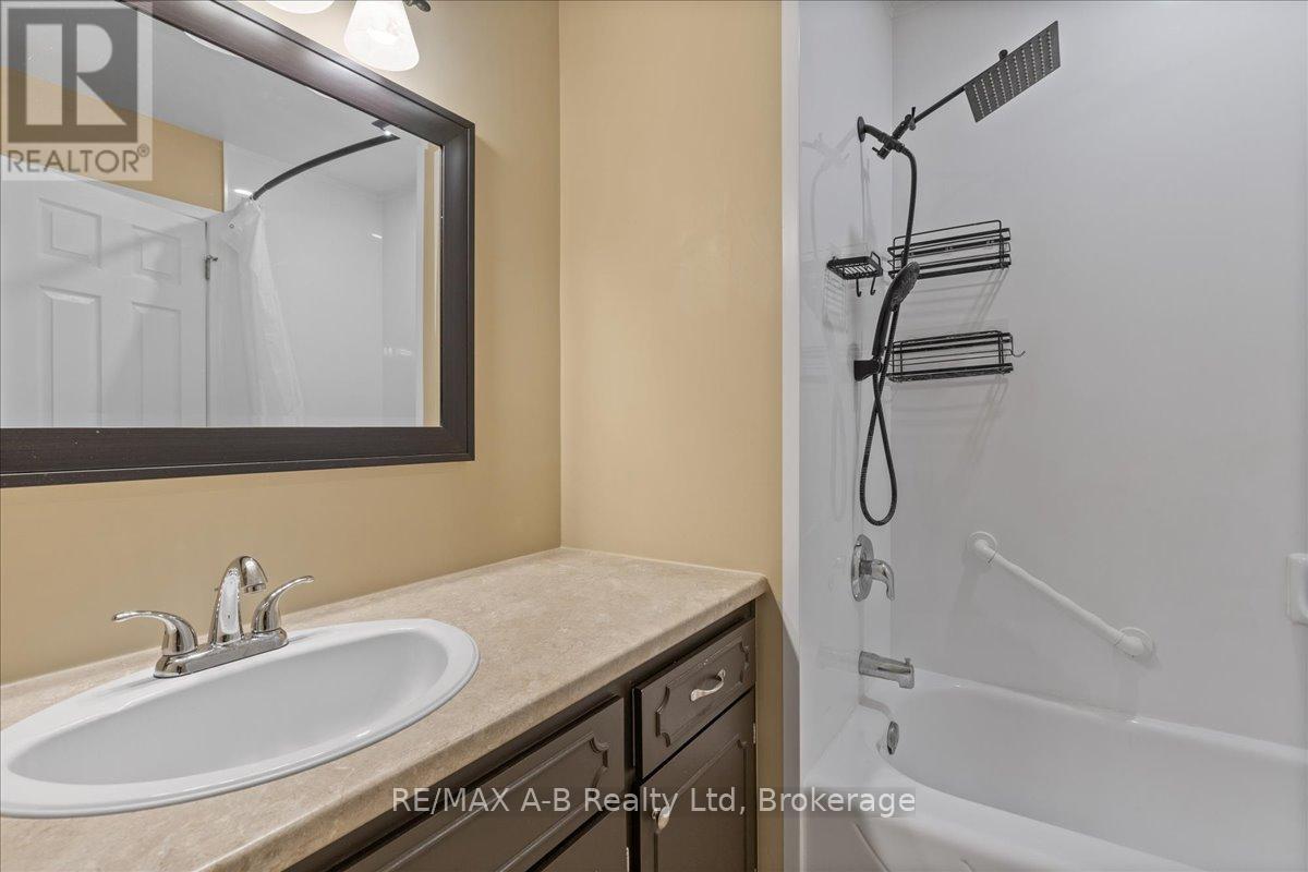 86 Windemere Crescent, Stratford, Ontario  N5A 6B1 - Photo 24 - X12481870