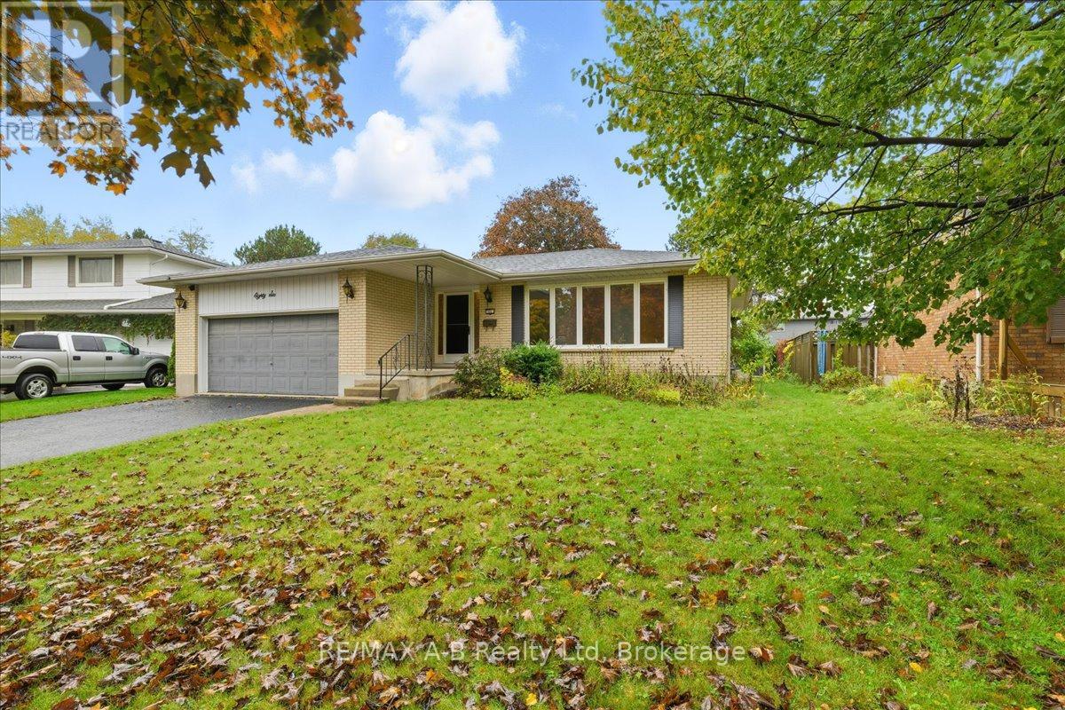 86 Windemere Crescent, Stratford, Ontario  N5A 6B1 - Photo 3 - X12481870