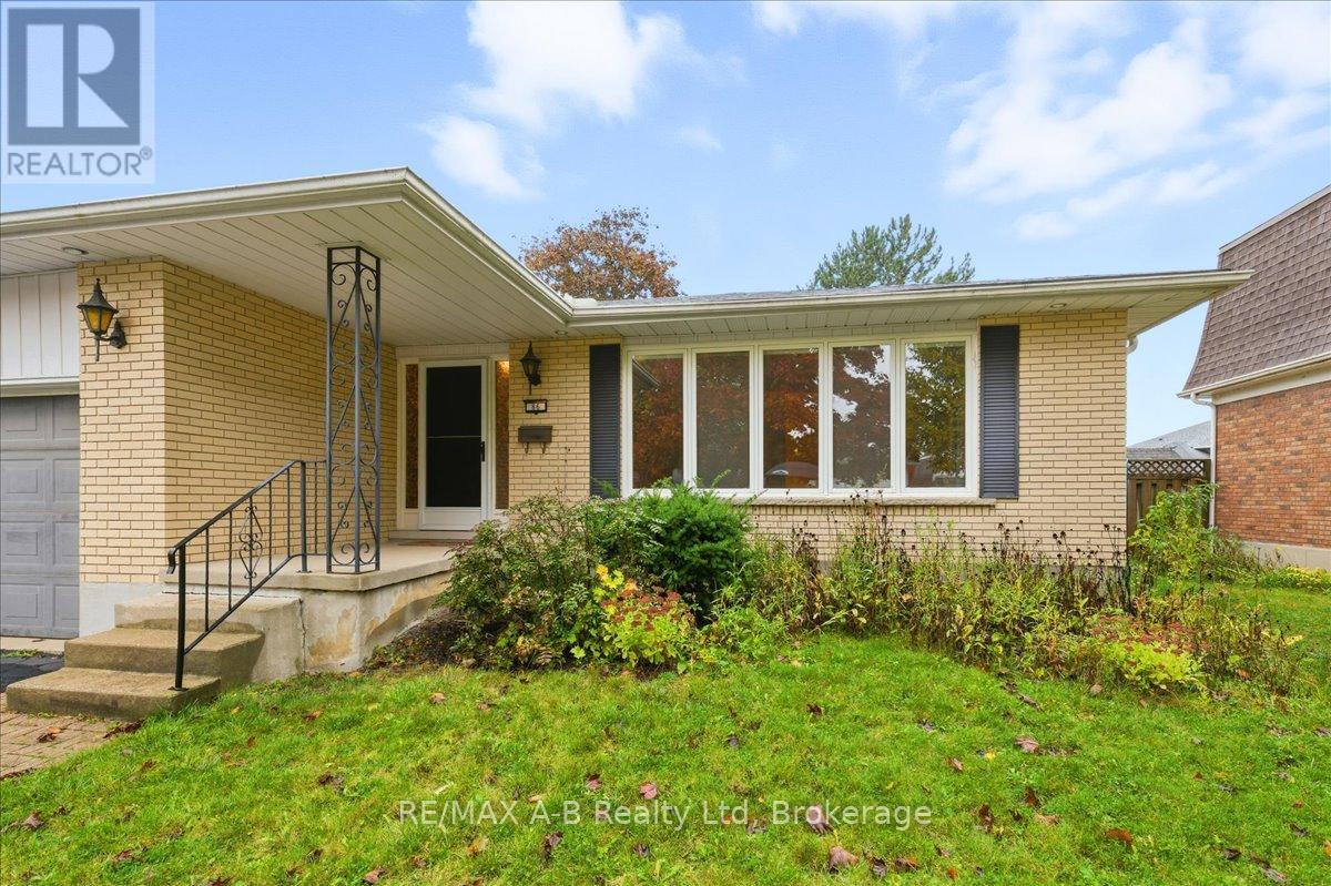 86 Windemere Crescent, Stratford, Ontario  N5A 6B1 - Photo 4 - X12481870