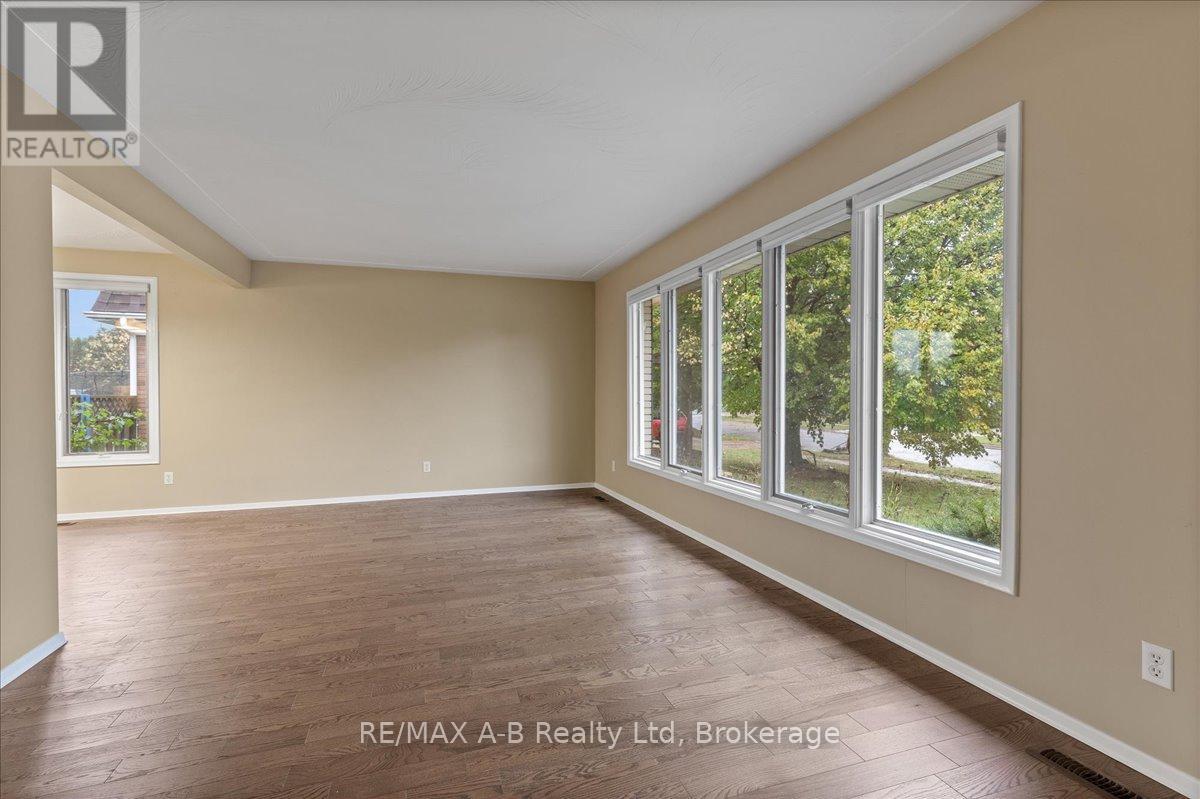 86 Windemere Crescent, Stratford, Ontario  N5A 6B1 - Photo 8 - X12481870