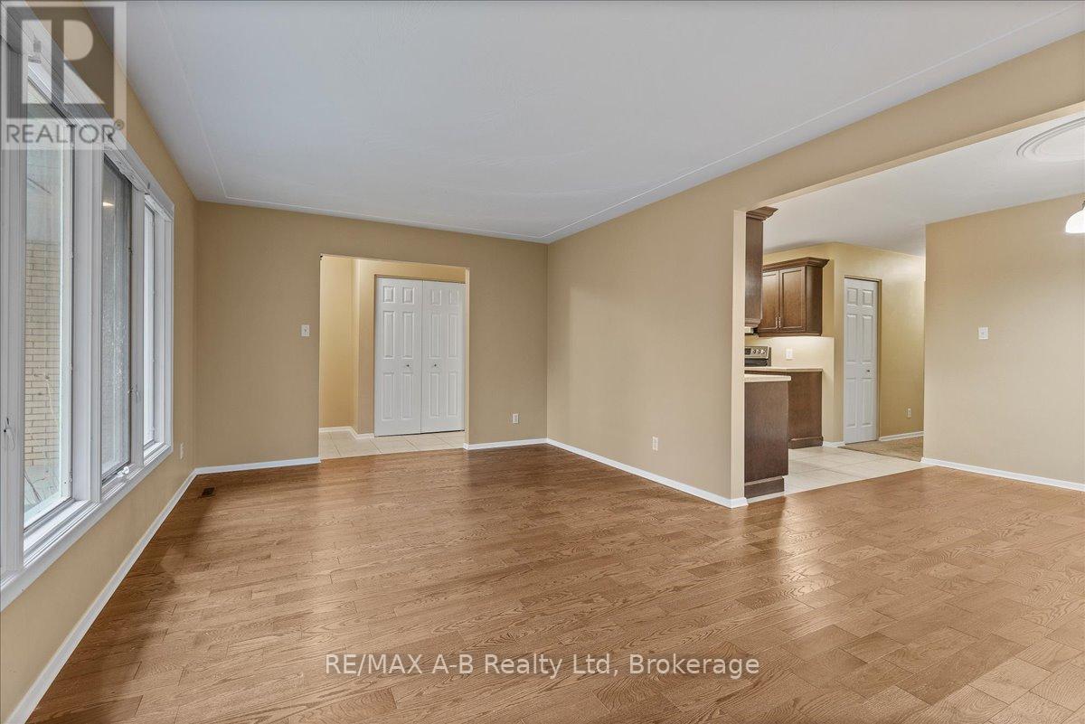 86 Windemere Crescent, Stratford, Ontario  N5A 6B1 - Photo 9 - X12481870