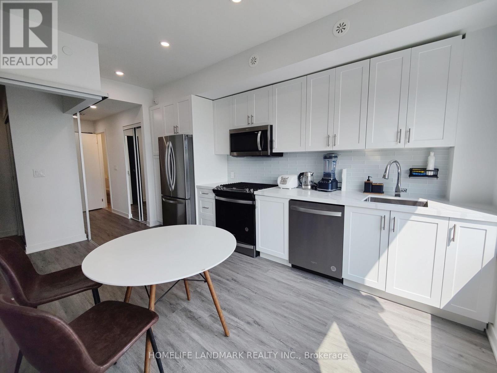 6 - 1479 O'connor Drive, Toronto, Ontario  M4B 0A7 - Photo 8 - E12481875
