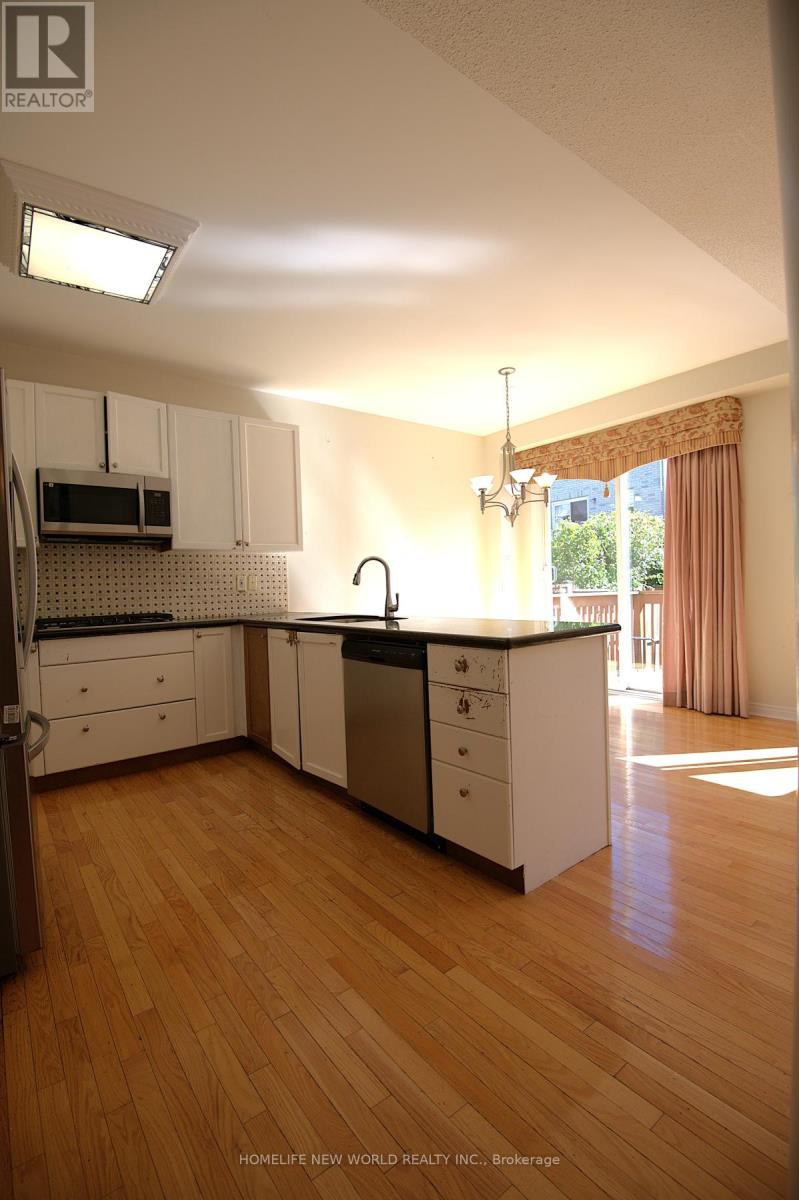 70 Thomas Legge Crescent, Richmond Hill, Ontario  L4E 4V8 - Photo 5 - N12481873