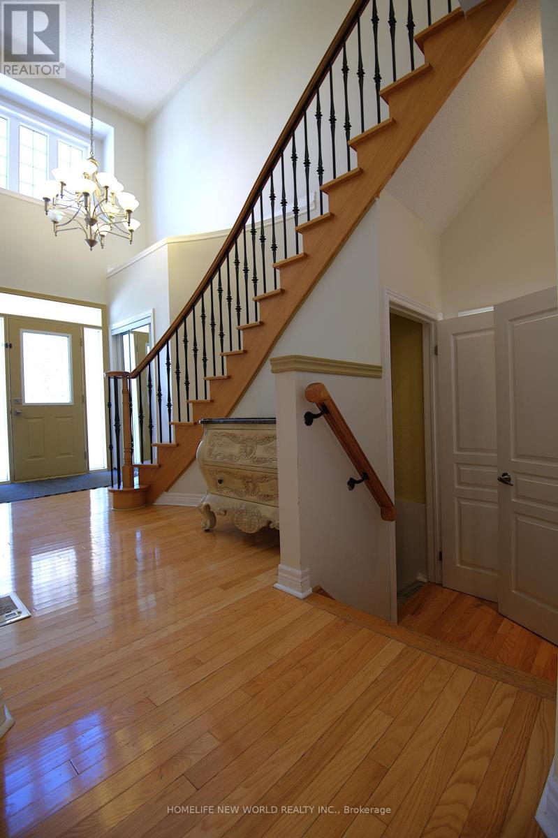 70 Thomas Legge Crescent, Richmond Hill, Ontario  L4E 4V8 - Photo 7 - N12481873