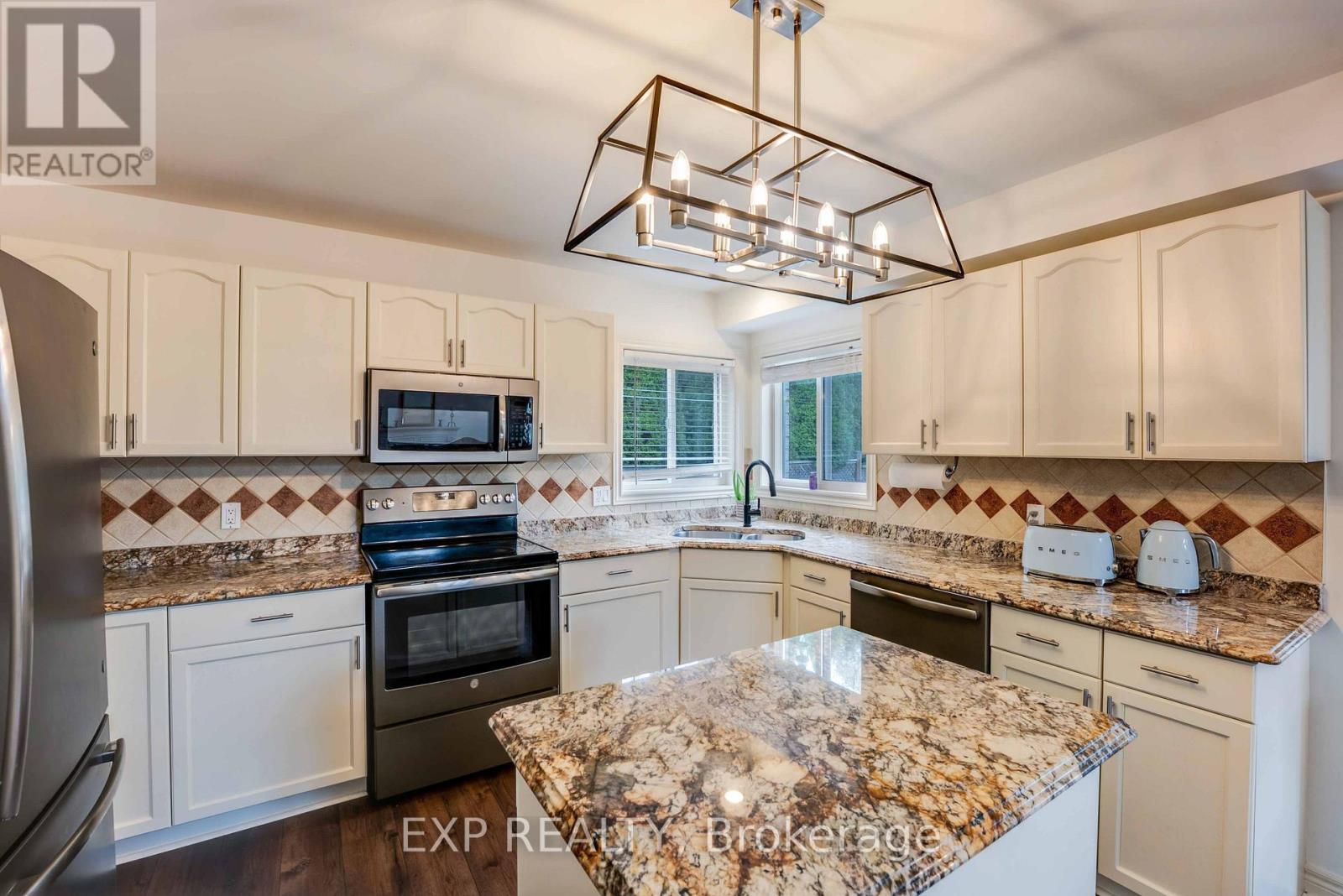 28 Loretta Drive, Niagara-On-The-Lake, Ontario  L0S 1T0 - Photo 18 - X12481868