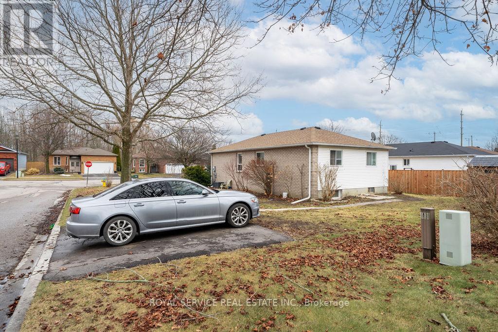 661 Ewing Street, Cobourg, Ontario  K9A 5N7 - Photo 3 - X12481883