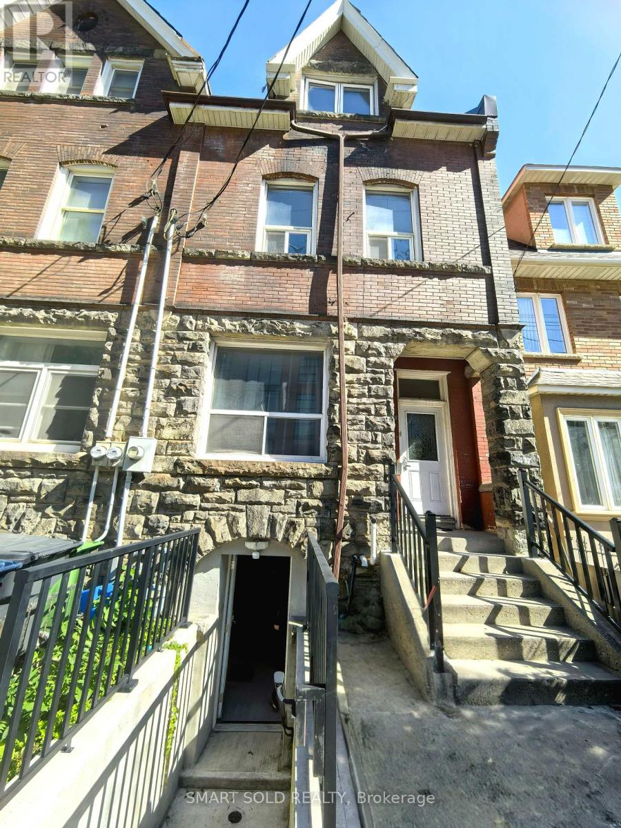 437 BATHURST STREET, Toronto, Ontario