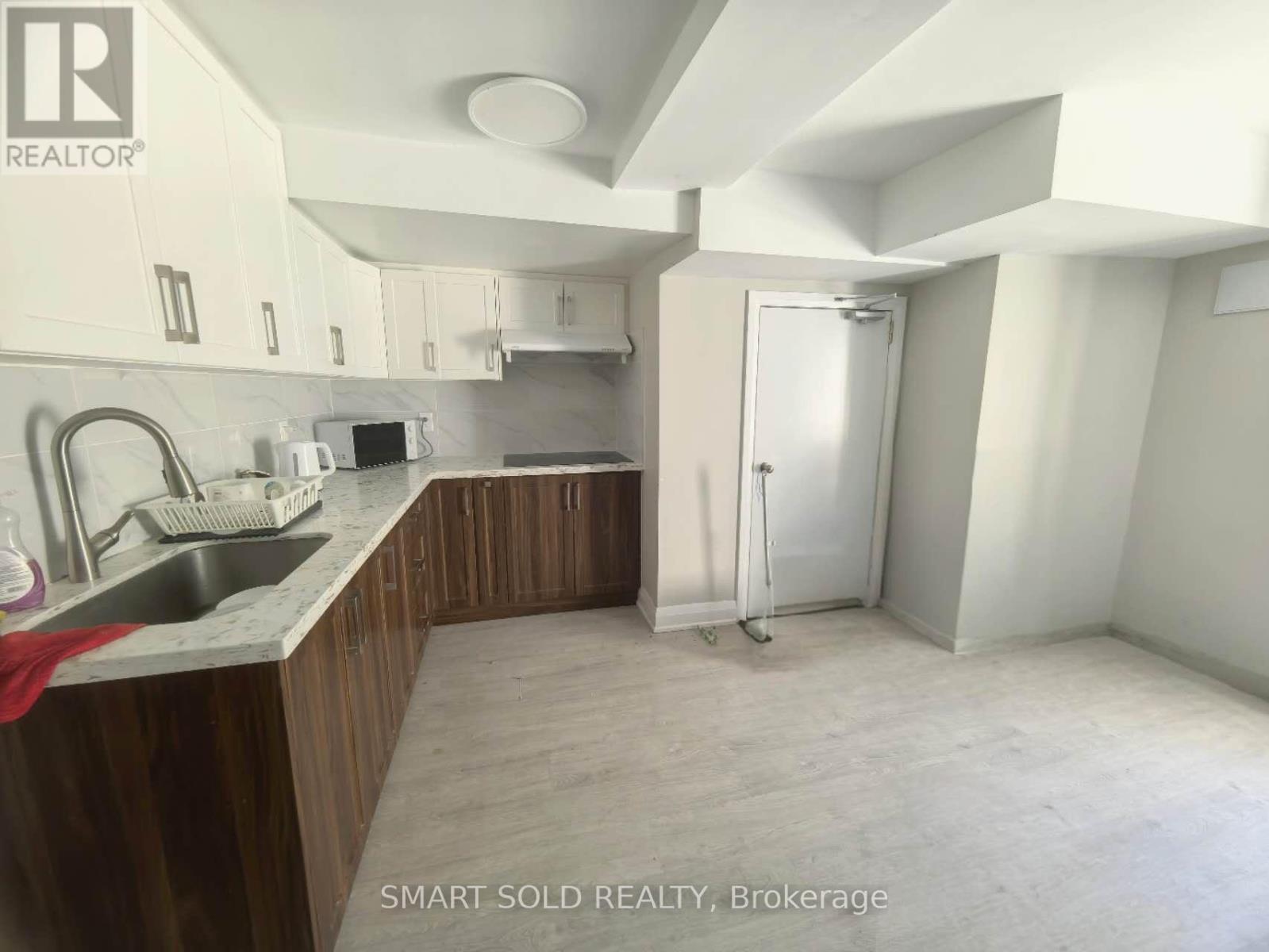 437 Bathurst Street, Toronto, Ontario  M5T 2S9 - Photo 2 - C12481887