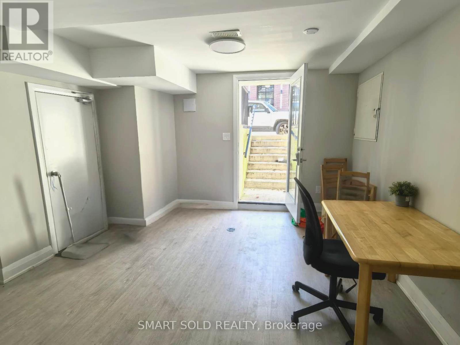 437 Bathurst Street, Toronto, Ontario  M5T 2S9 - Photo 5 - C12481887