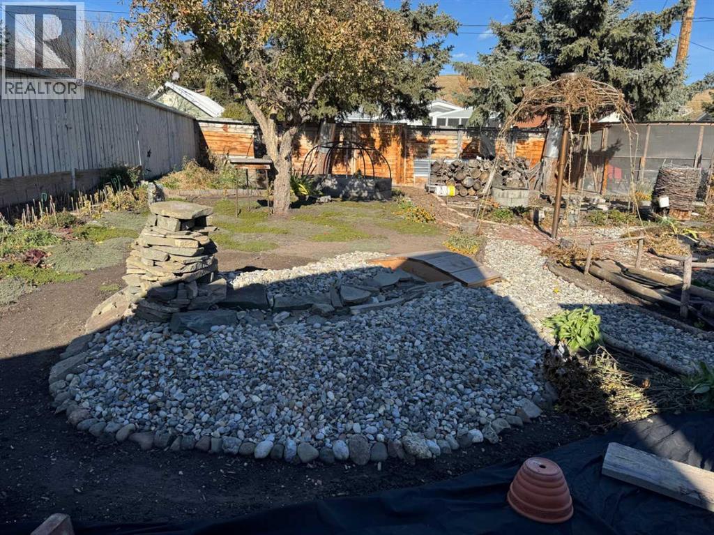 8137 21 Avenue, Coleman, Alberta  T0K 0M0 - Photo 12 - A2265732