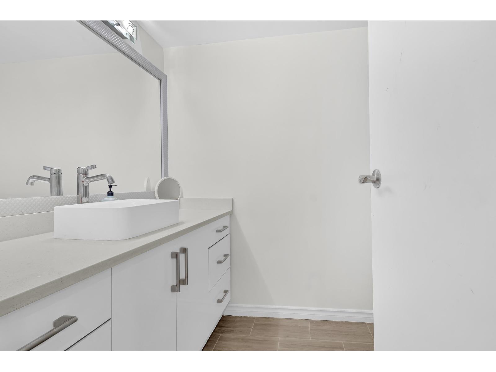 101 13291 70b Avenue, Surrey, British Columbia  V3W 7Z2 - Photo 7 - R3060718