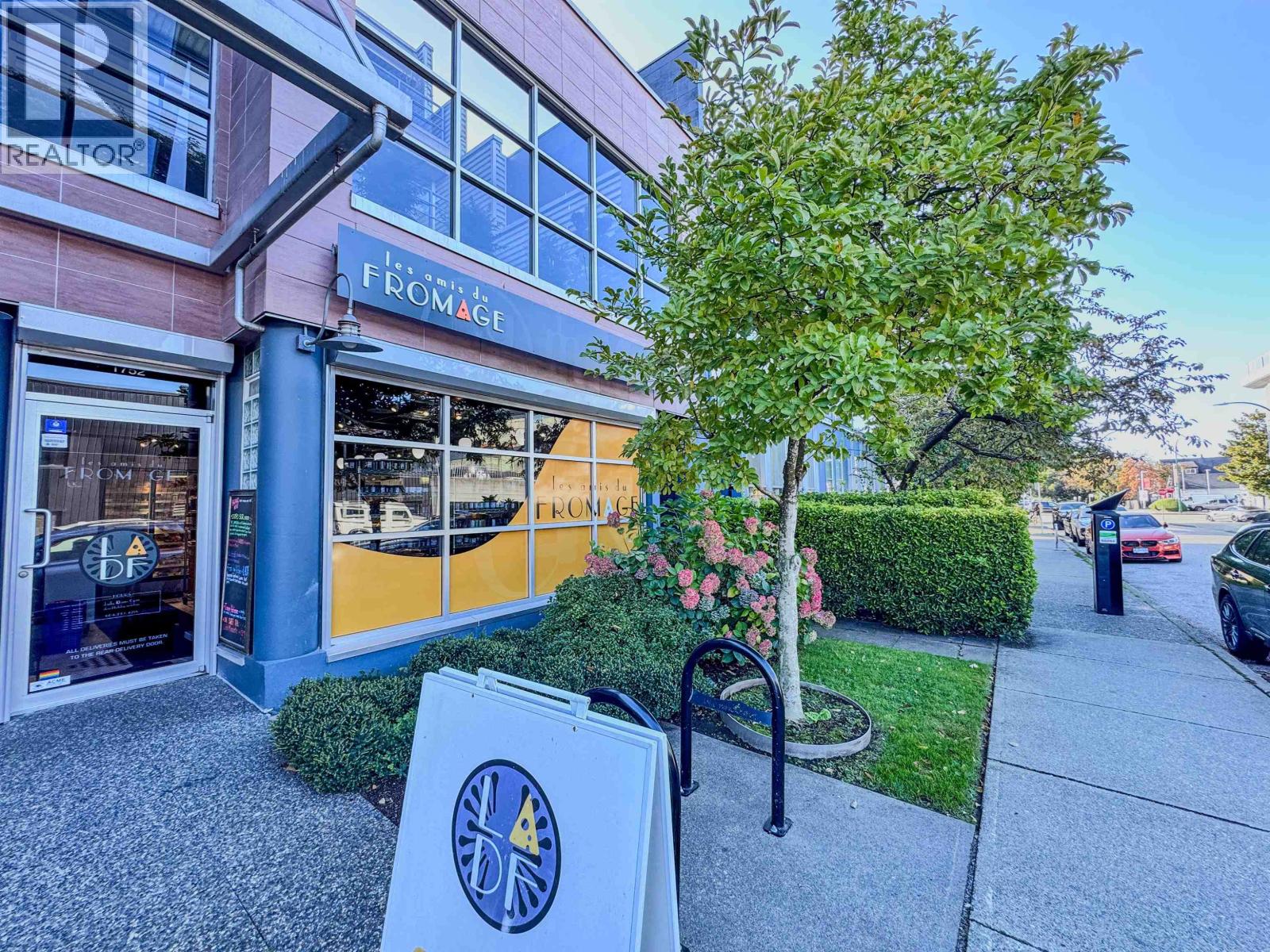 1738 W 2nd Avenue, Vancouver, British Columbia  V6J 1H6 - Photo 3 - C8073305