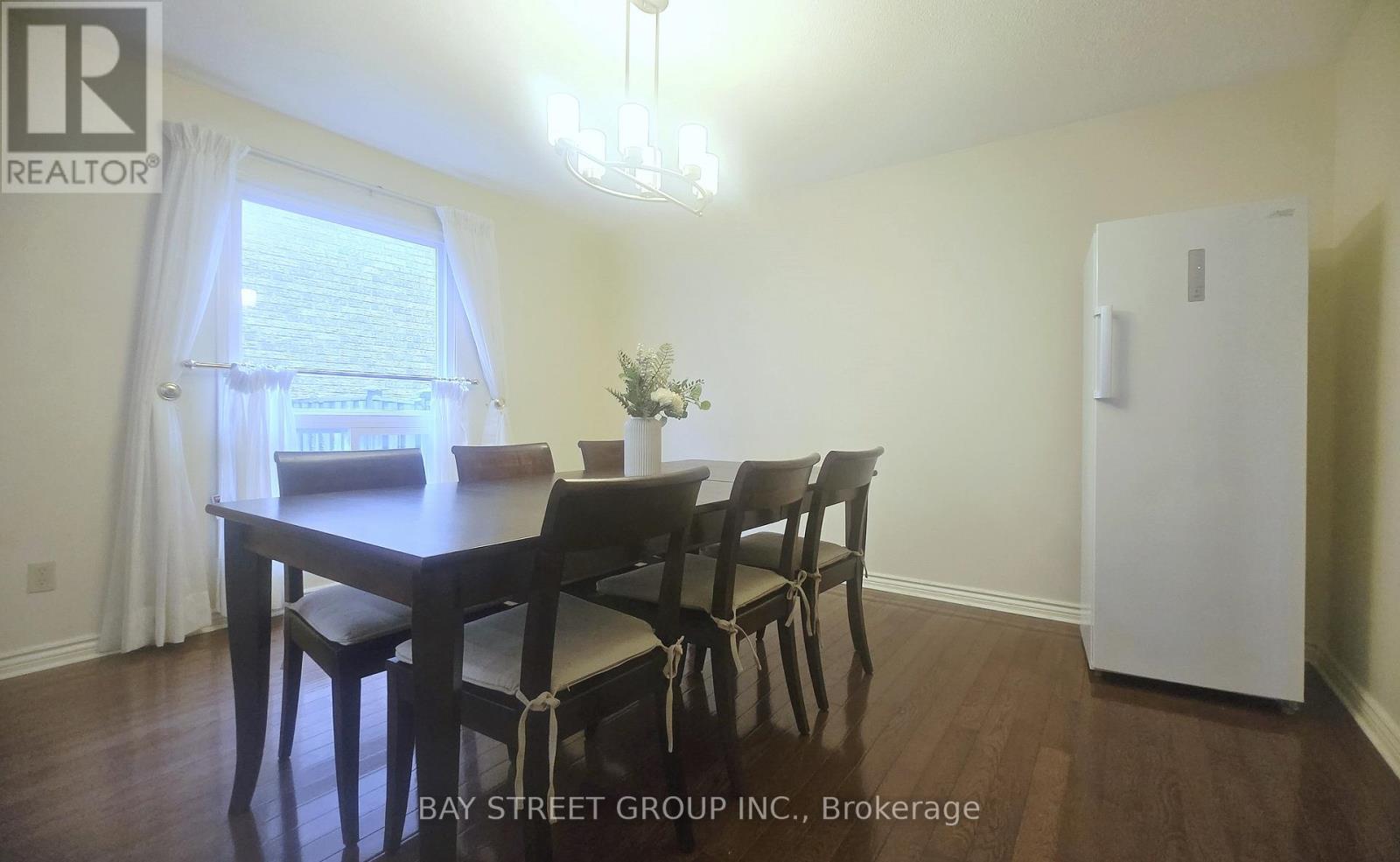 24 Beasley Drive, Richmond Hill, Ontario  L4C 7Z2 - Photo 5 - N12479885
