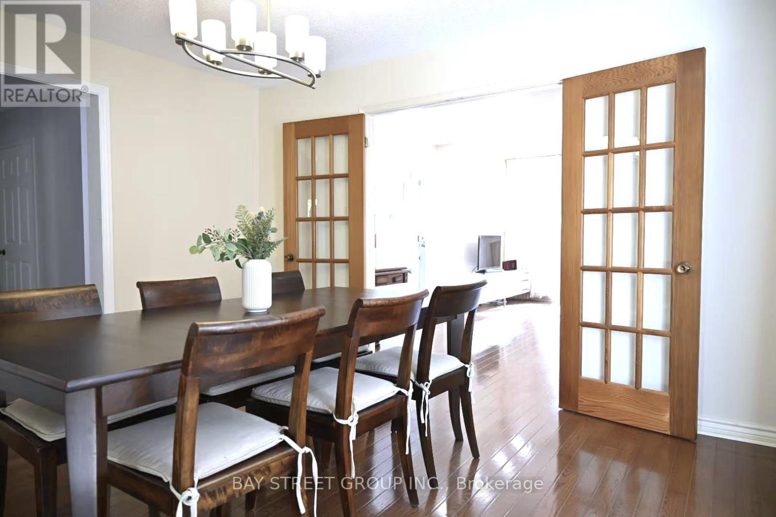 24 Beasley Drive, Richmond Hill, Ontario  L4C 7Z2 - Photo 6 - N12479885