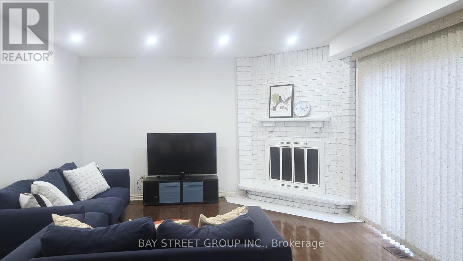 24 Beasley Drive, Richmond Hill, Ontario  L4C 7Z2 - Photo 7 - N12479885