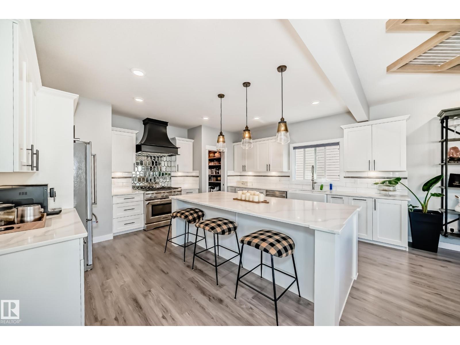 4004 6 Av Sw, Edmonton, Alberta  T6X 2J1 - Photo 2 - E4463516