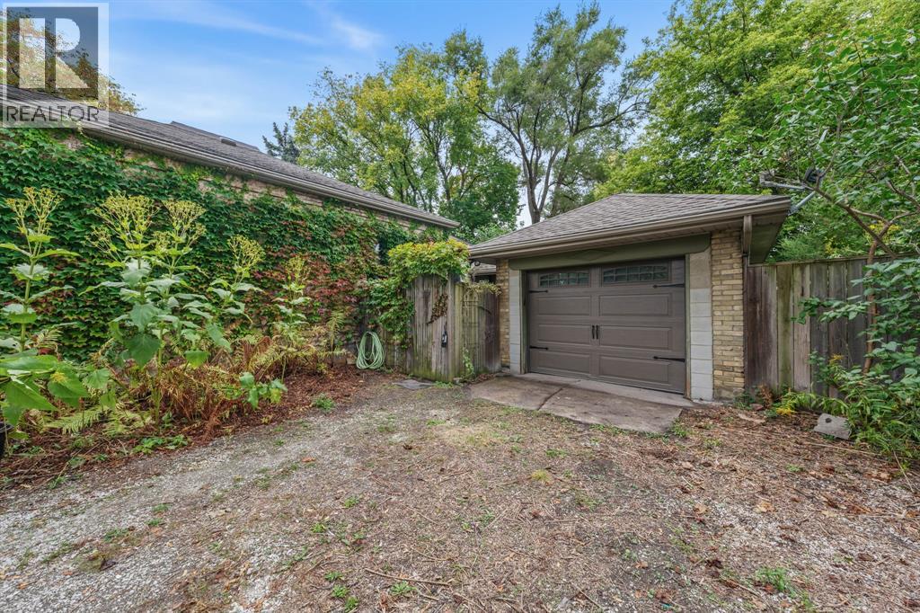 223 Brock Street North, Sarnia, Ontario  N7T 5Z5 - Photo 4 - 25022769