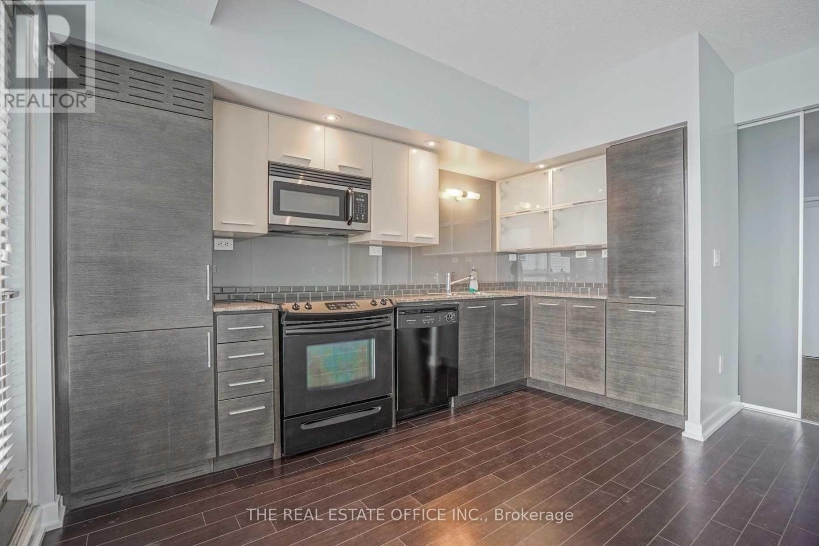 743 - 8 Telegram Mews, Toronto, Ontario  M5V 3Z5 - Photo 11 - C12481905
