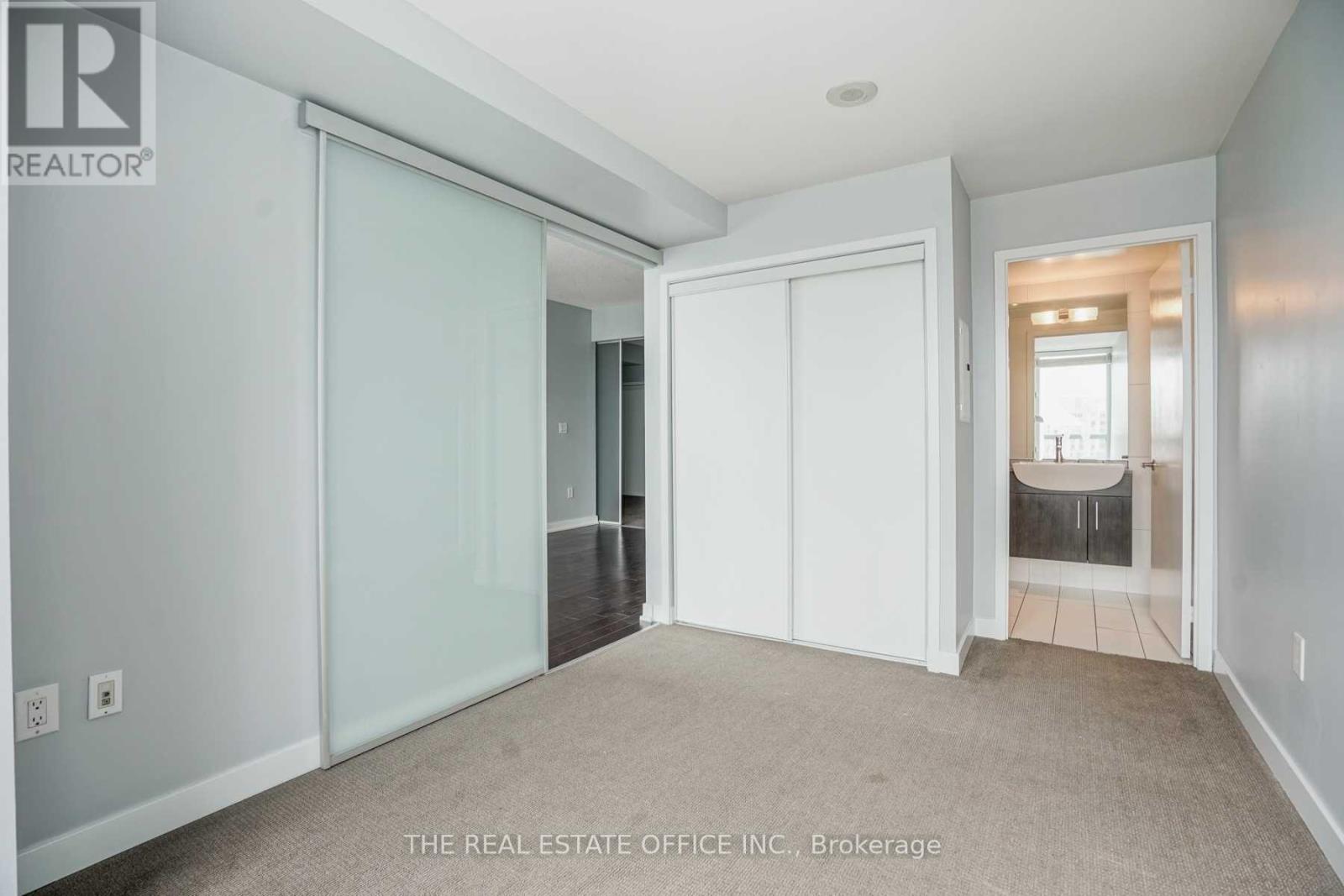 743 - 8 Telegram Mews, Toronto, Ontario  M5V 3Z5 - Photo 17 - C12481905