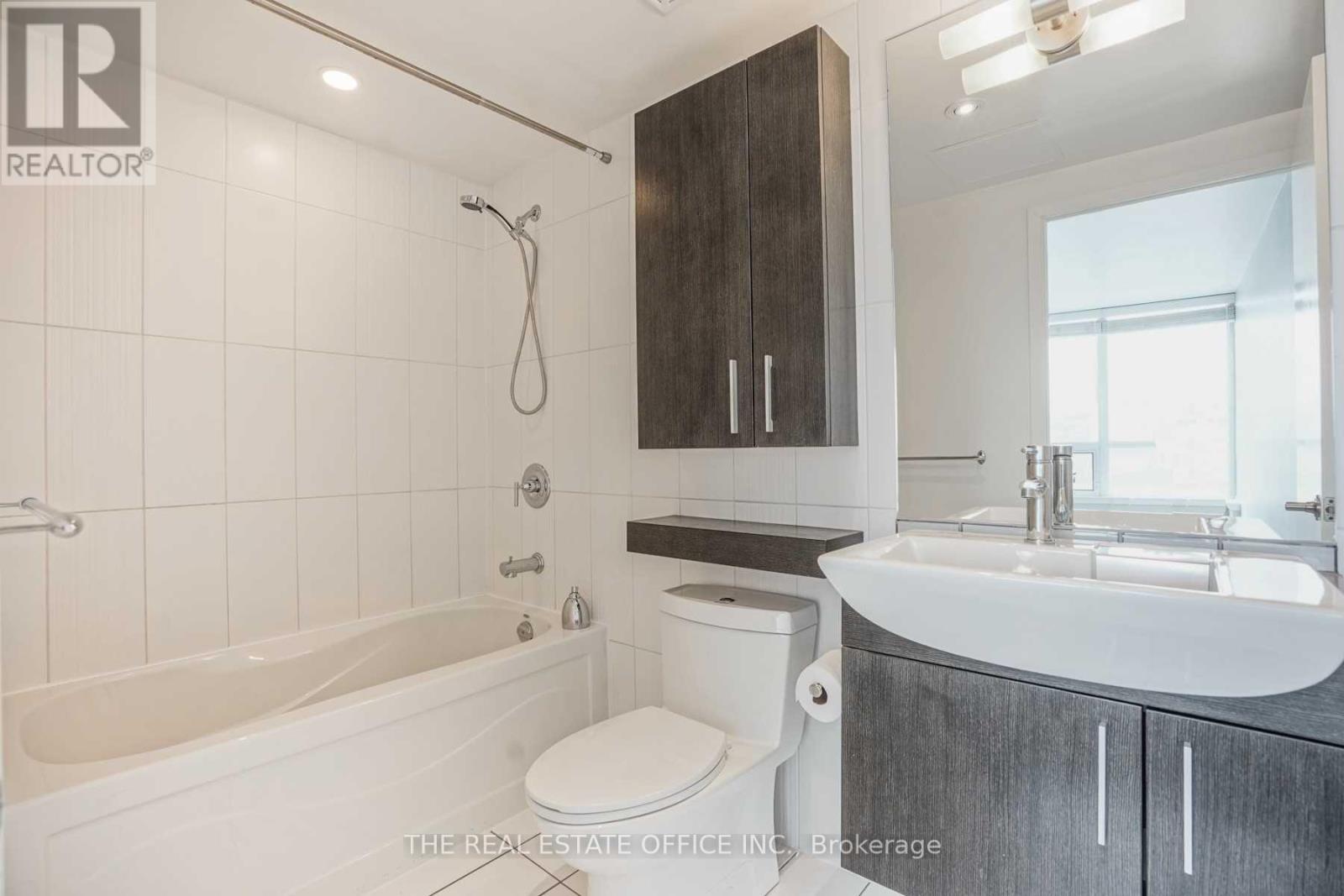 743 - 8 Telegram Mews, Toronto, Ontario  M5V 3Z5 - Photo 18 - C12481905