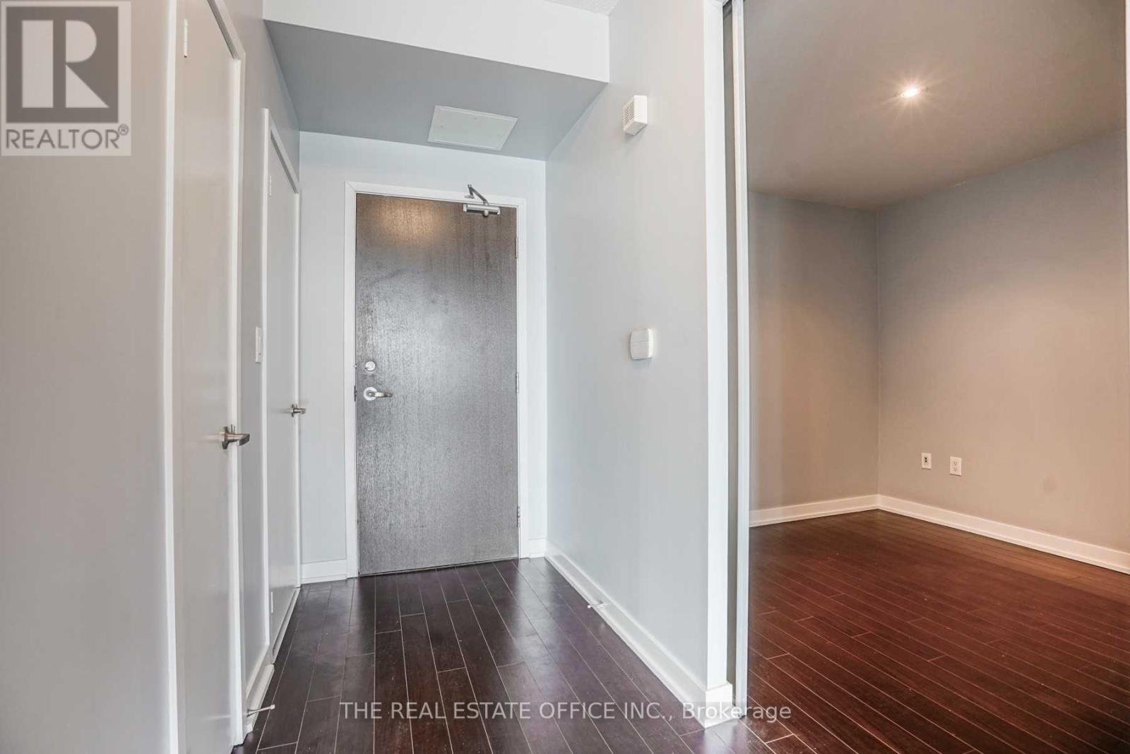 743 - 8 Telegram Mews, Toronto, Ontario  M5V 3Z5 - Photo 2 - C12481905