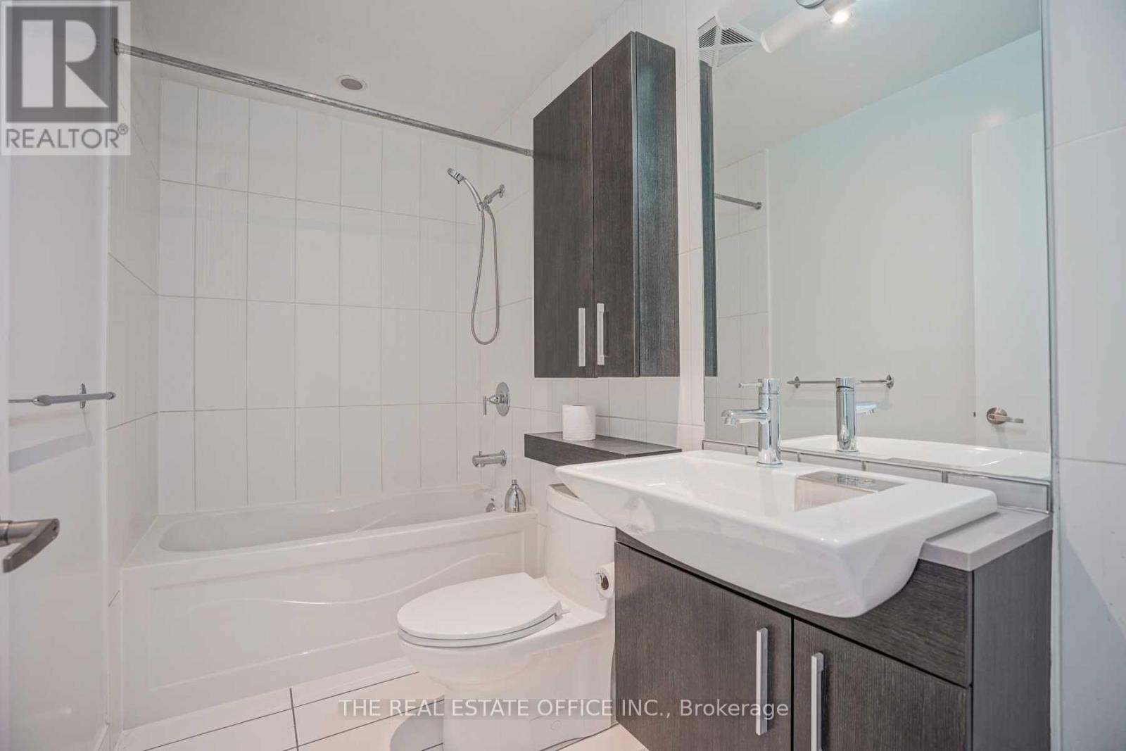 743 - 8 Telegram Mews, Toronto, Ontario  M5V 3Z5 - Photo 8 - C12481905
