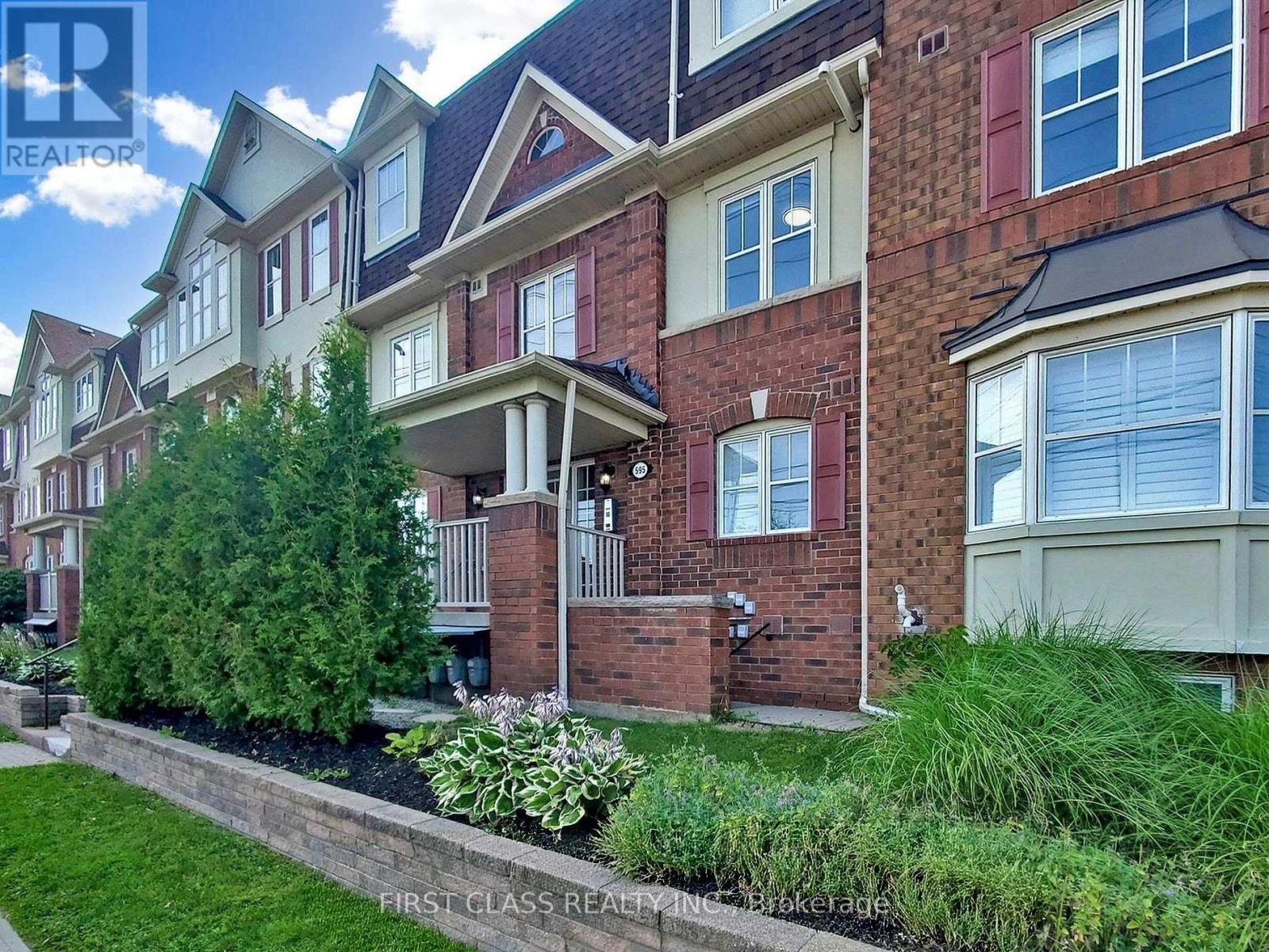 2 - 595 DUNDAS STREET W, Mississauga, Ontario