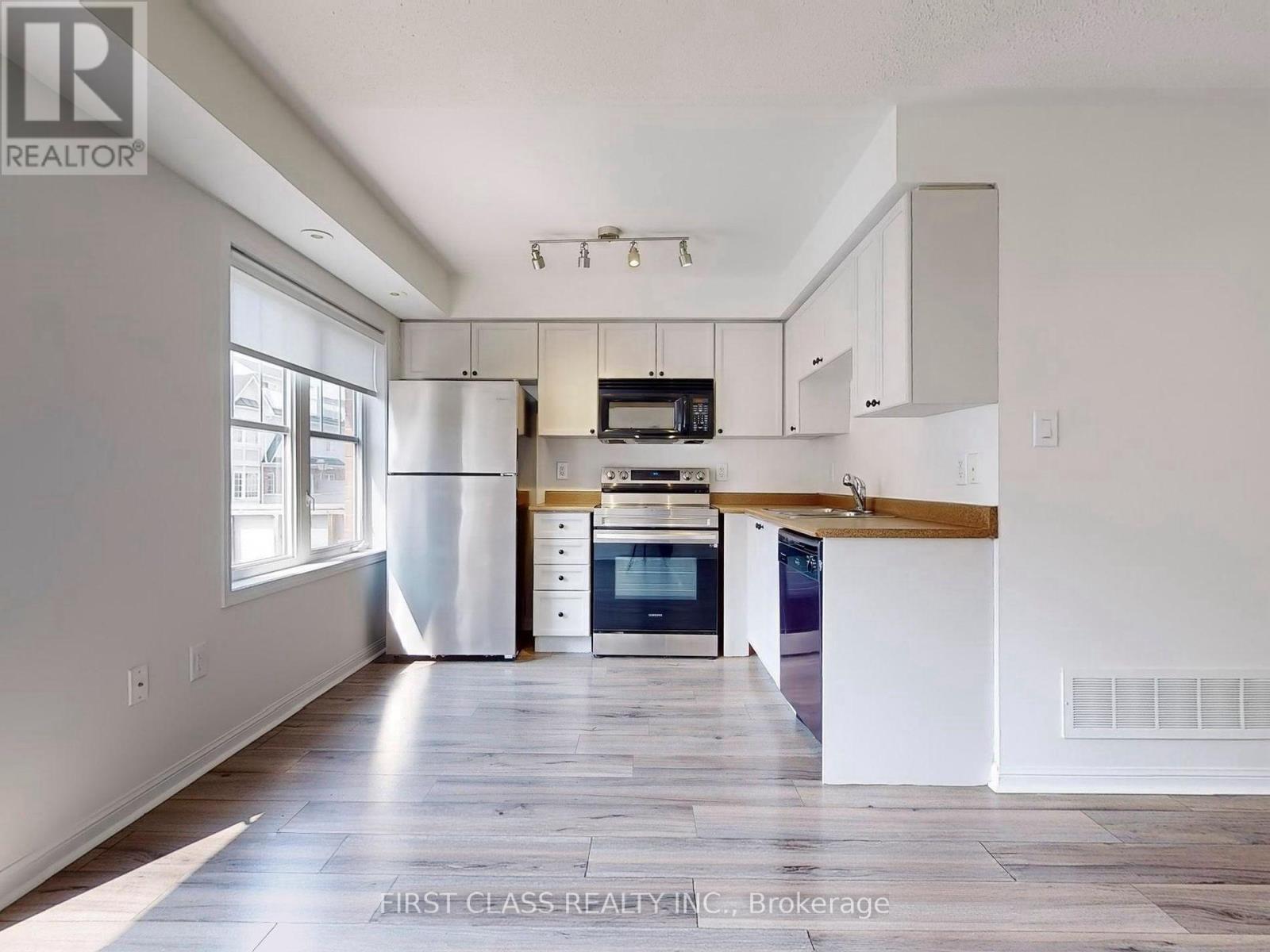 2 - 595 Dundas Street W, Mississauga, Ontario  L5B 0B3 - Photo 4 - W12481906