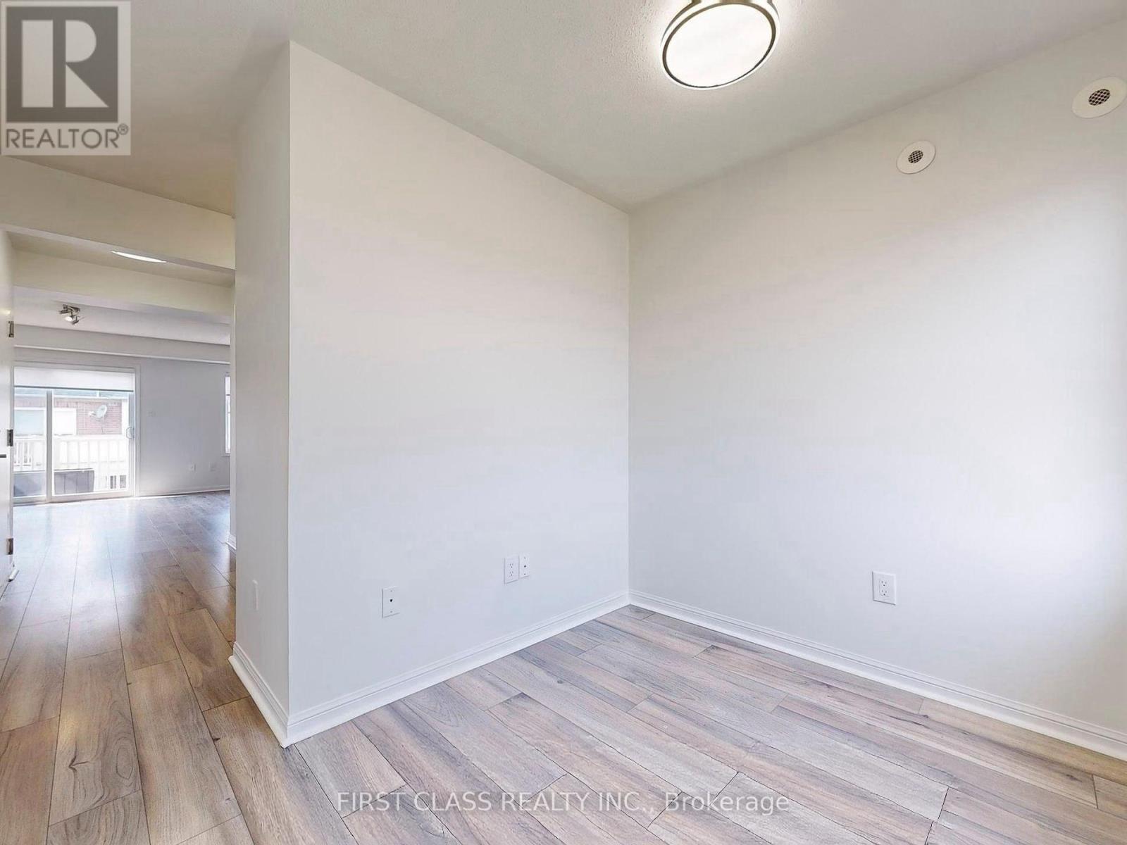 2 - 595 Dundas Street W, Mississauga, Ontario  L5B 0B3 - Photo 8 - W12481906