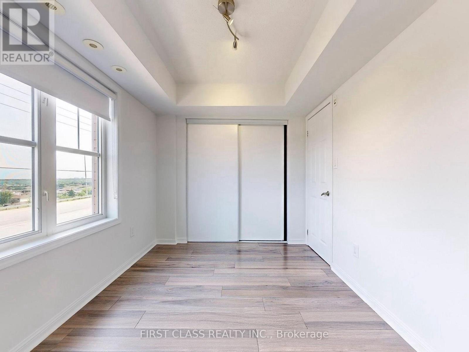 2 - 595 Dundas Street W, Mississauga, Ontario  L5B 0B3 - Photo 9 - W12481906