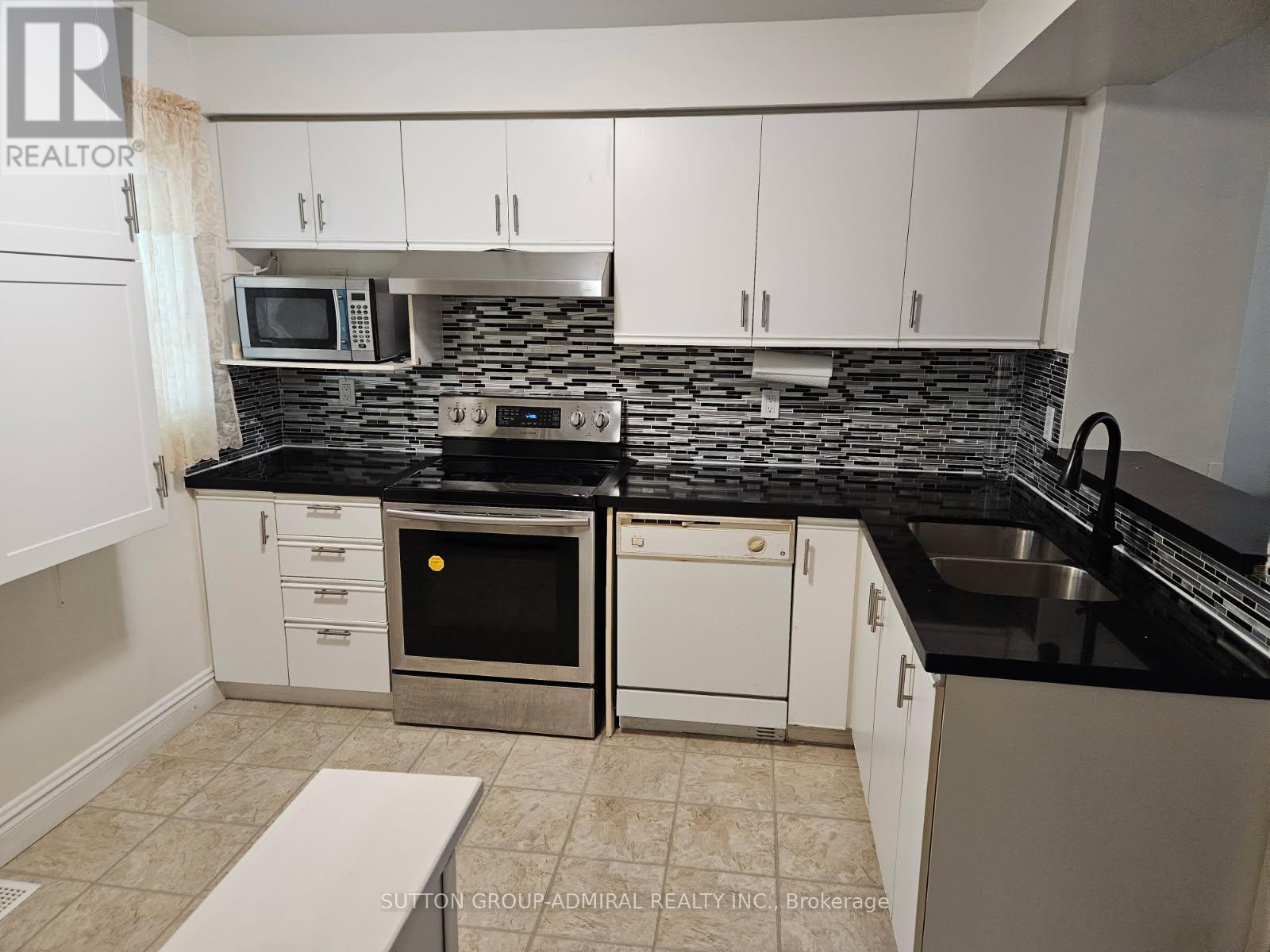105 - 2 Hedge End Road, Toronto, Ontario  M1B 5Z8 - Photo 2 - E12481908