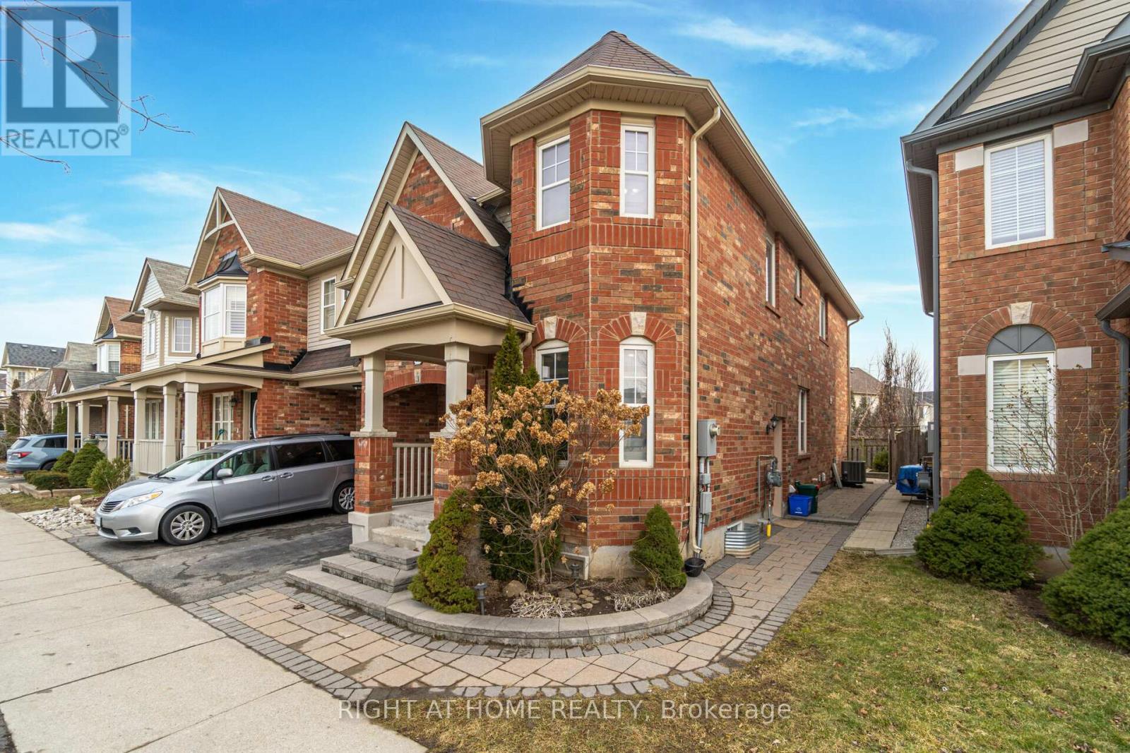898 Philbrook Drive, Milton, Ontario  L9T 5A5 - Photo 2 - W12481911