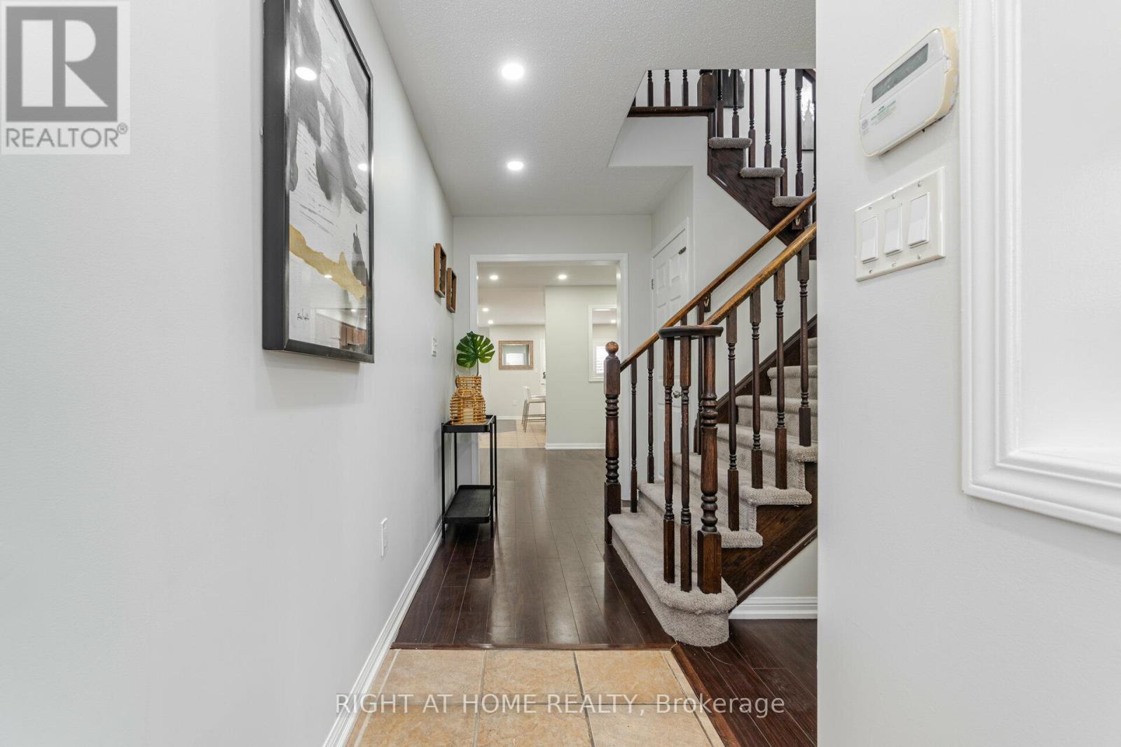898 Philbrook Drive, Milton, Ontario  L9T 5A5 - Photo 4 - W12481911