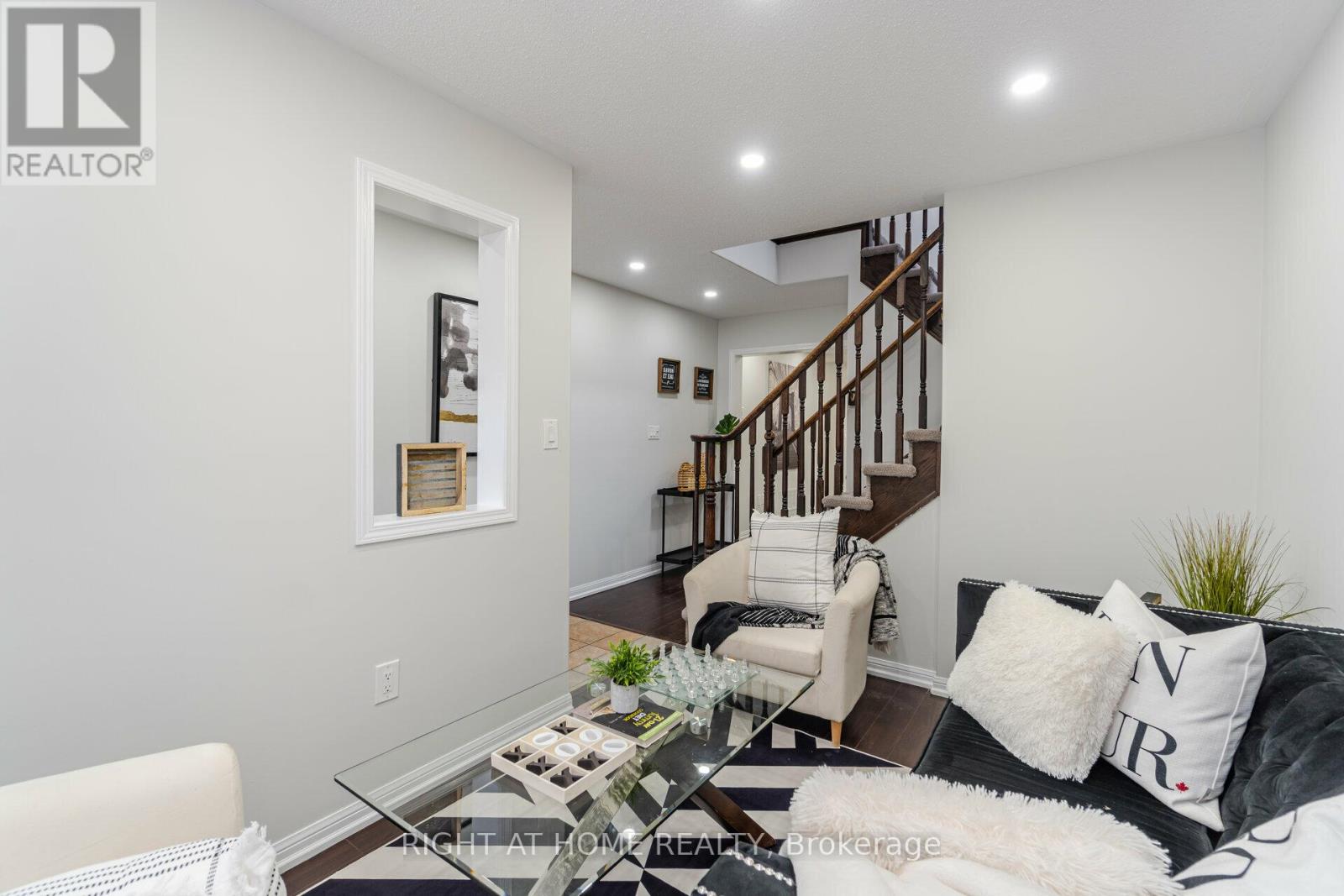 898 Philbrook Drive, Milton, Ontario  L9T 5A5 - Photo 7 - W12481911