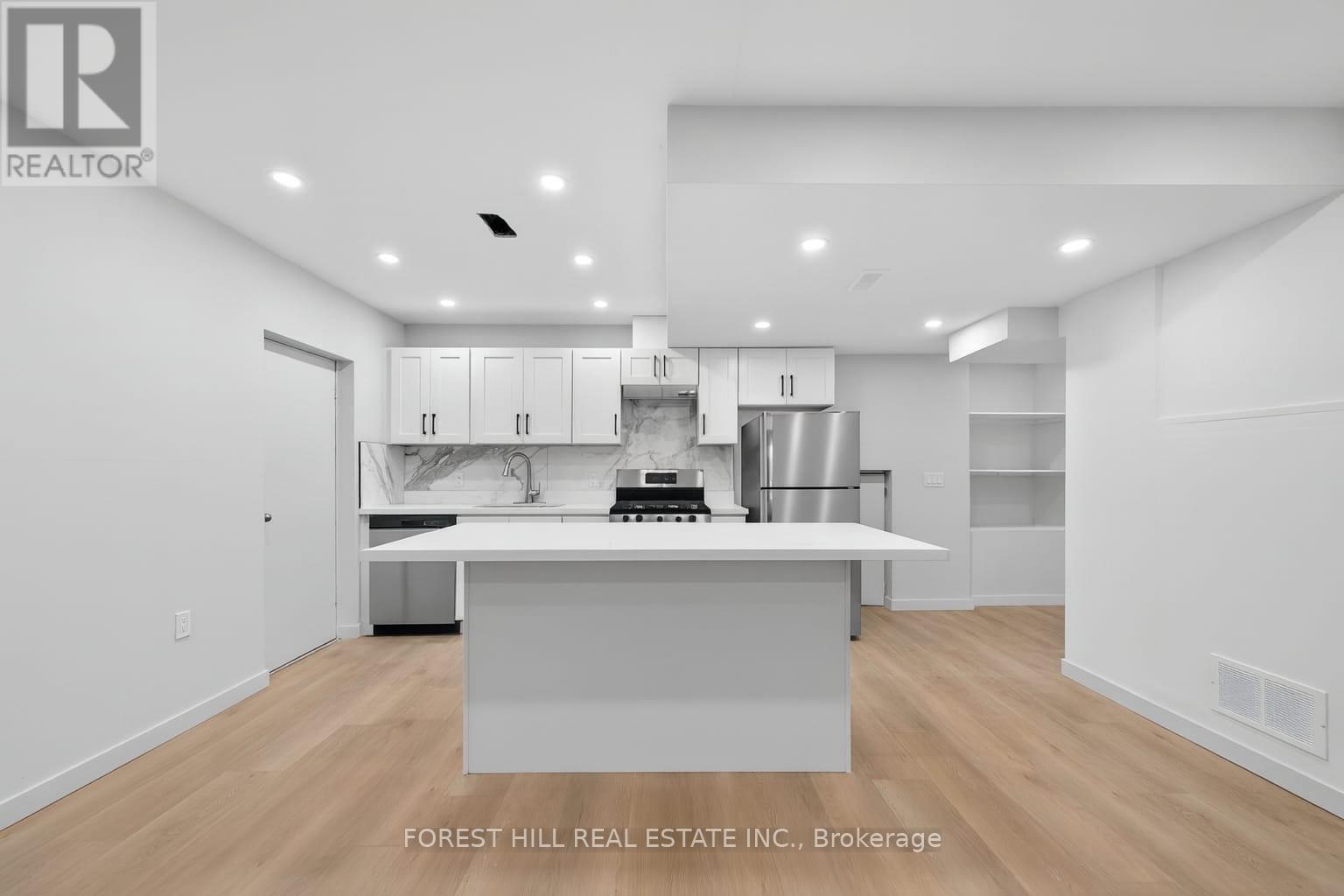 C - 19 CANDIS DRIVE, Toronto, Ontario