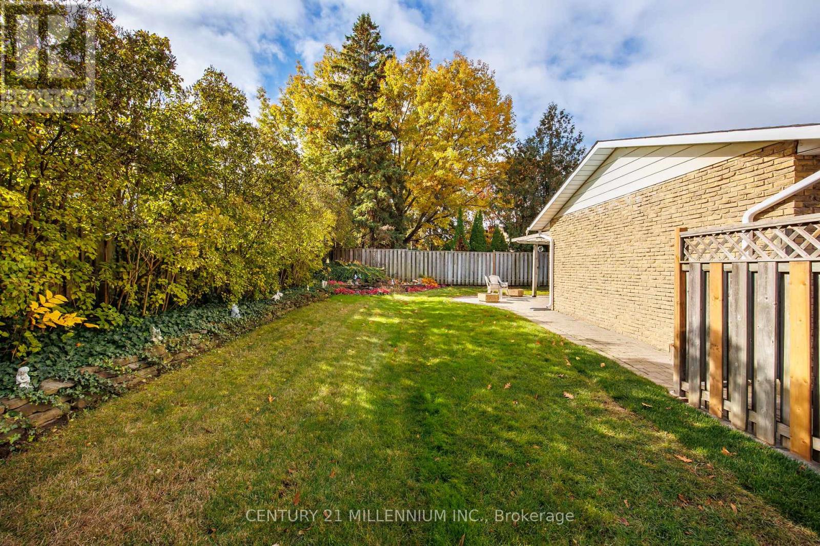 2 Pine Cliff Drive, Mississauga, Ontario  L5N 1E1 - Photo 28 - W12481826