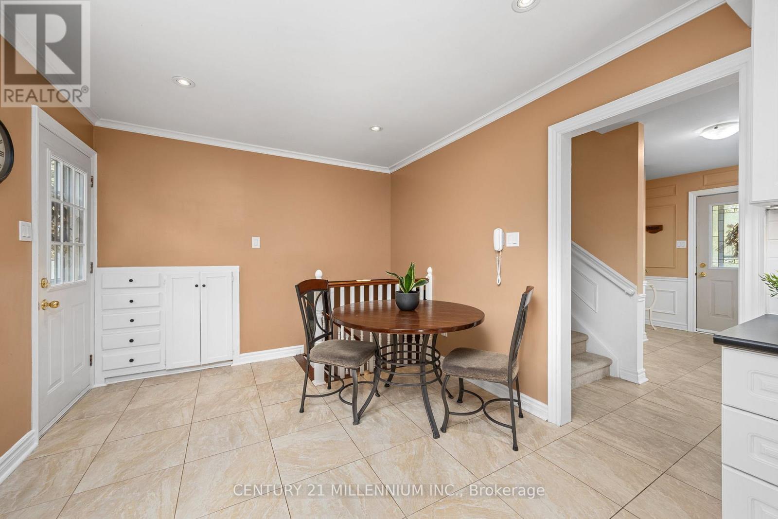 2 Pine Cliff Drive, Mississauga, Ontario  L5N 1E1 - Photo 15 - W12481826