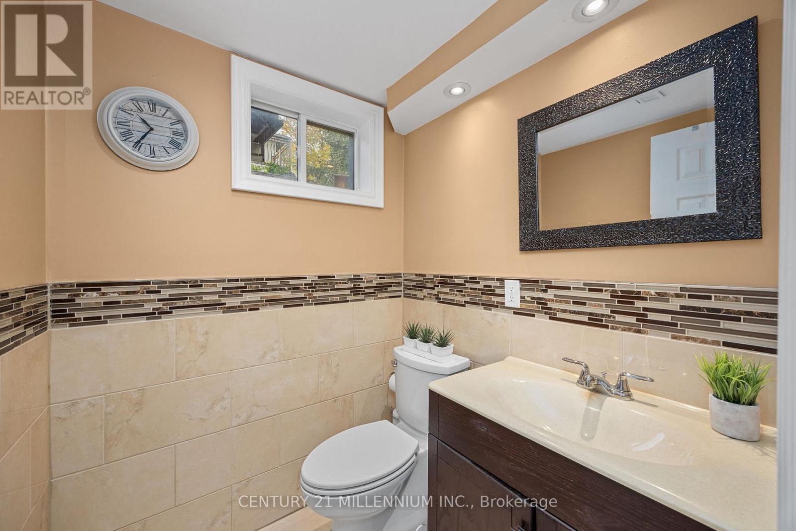 2 Pine Cliff Drive, Mississauga, Ontario  L5N 1E1 - Photo 23 - W12481826