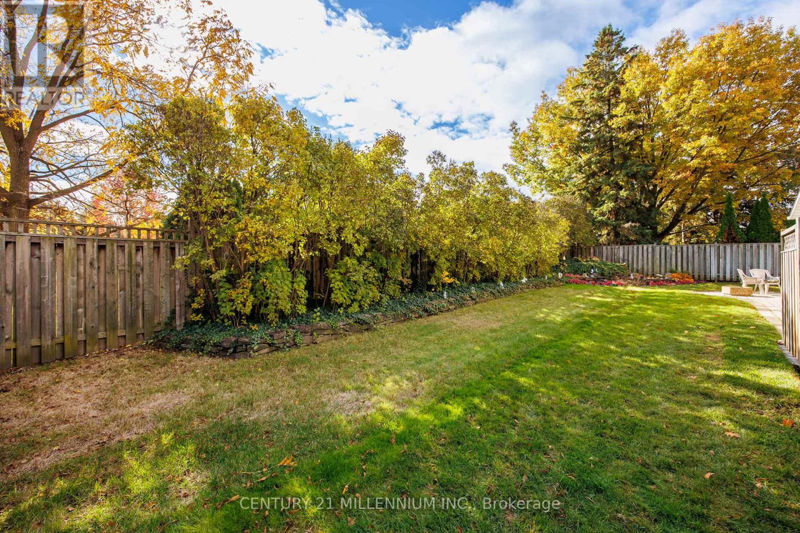 2 Pine Cliff Drive, Mississauga, Ontario  L5N 1E1 - Photo 27 - W12481826