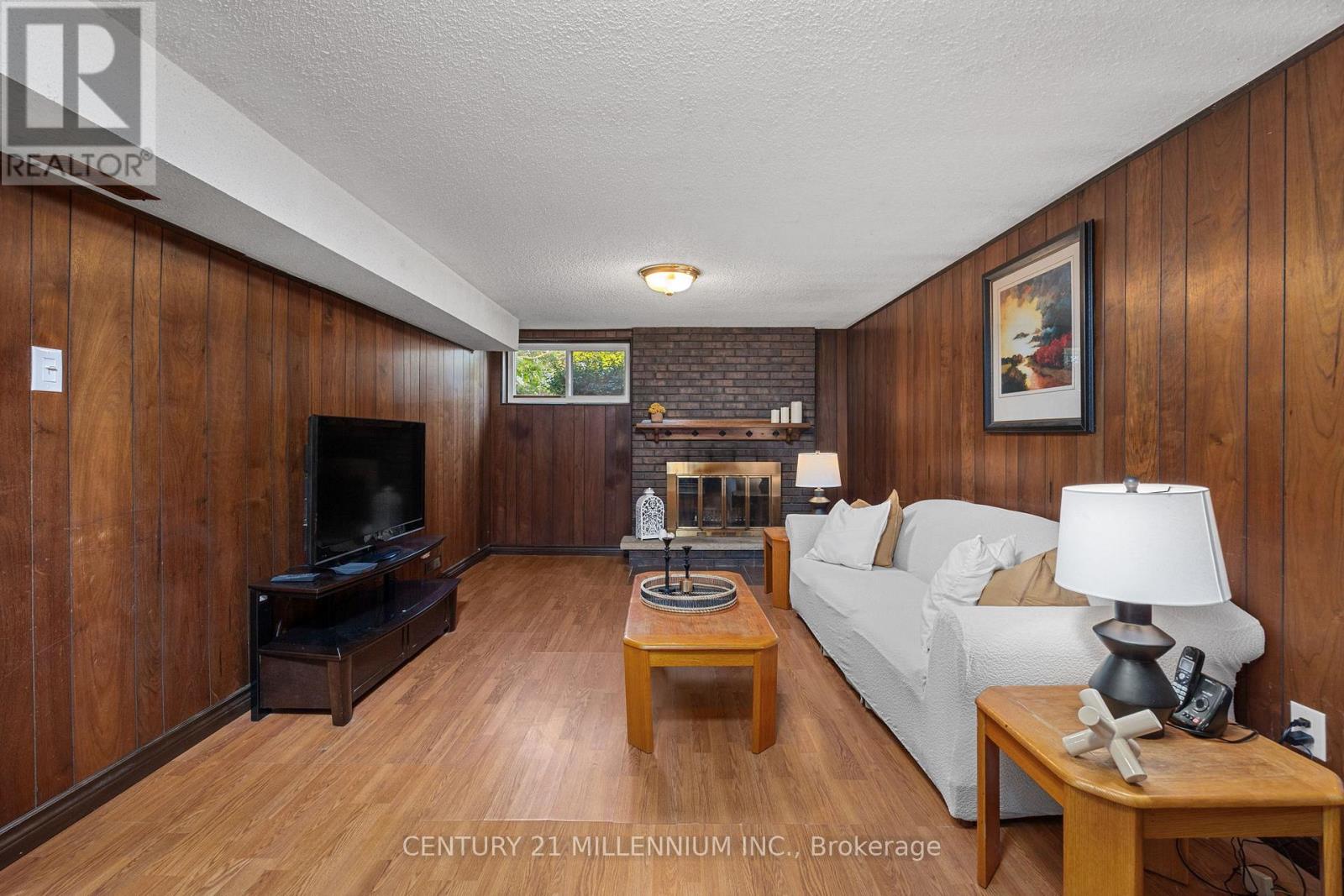 2 Pine Cliff Drive, Mississauga, Ontario  L5N 1E1 - Photo 21 - W12481826