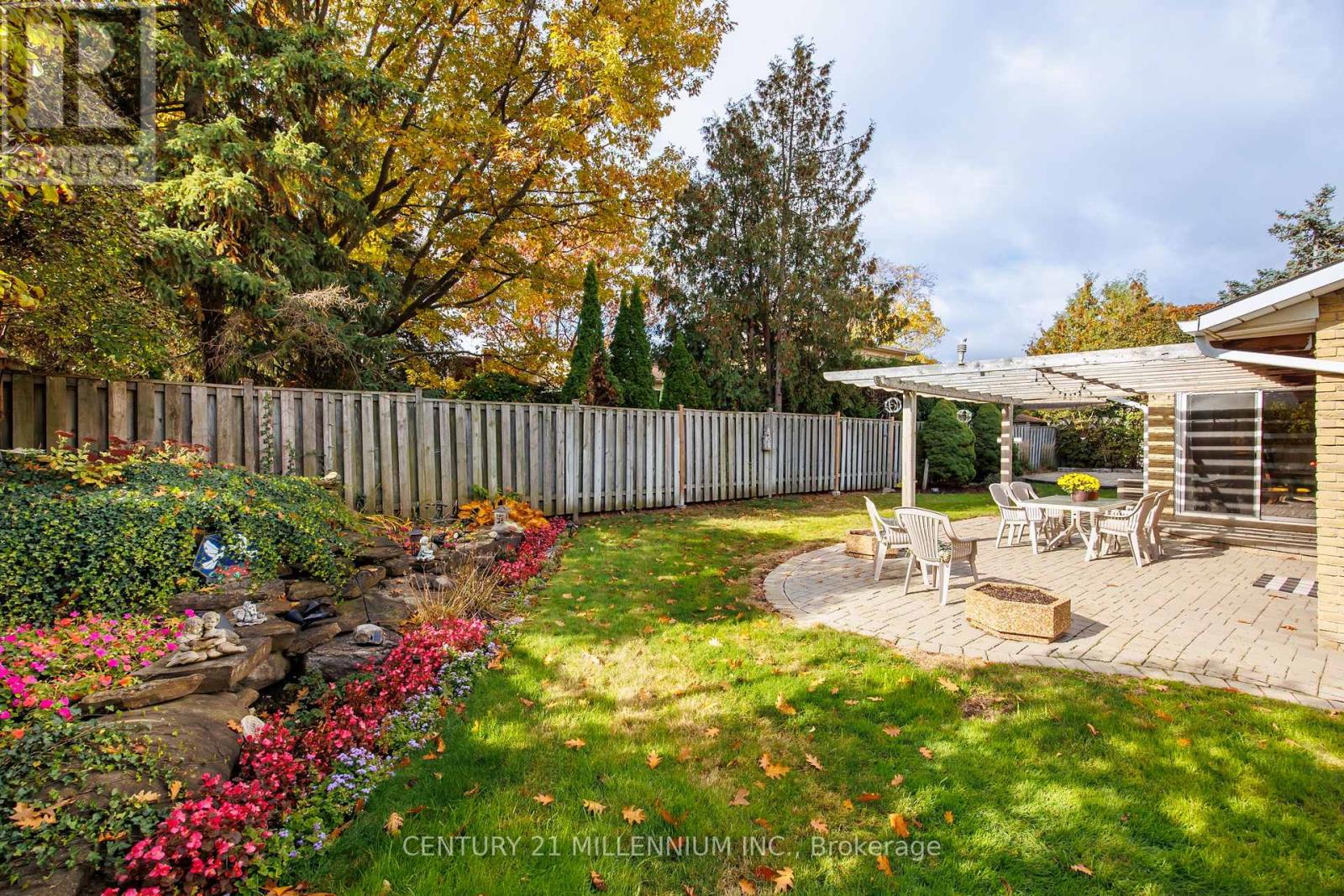 2 Pine Cliff Drive, Mississauga, Ontario  L5N 1E1 - Photo 29 - W12481826