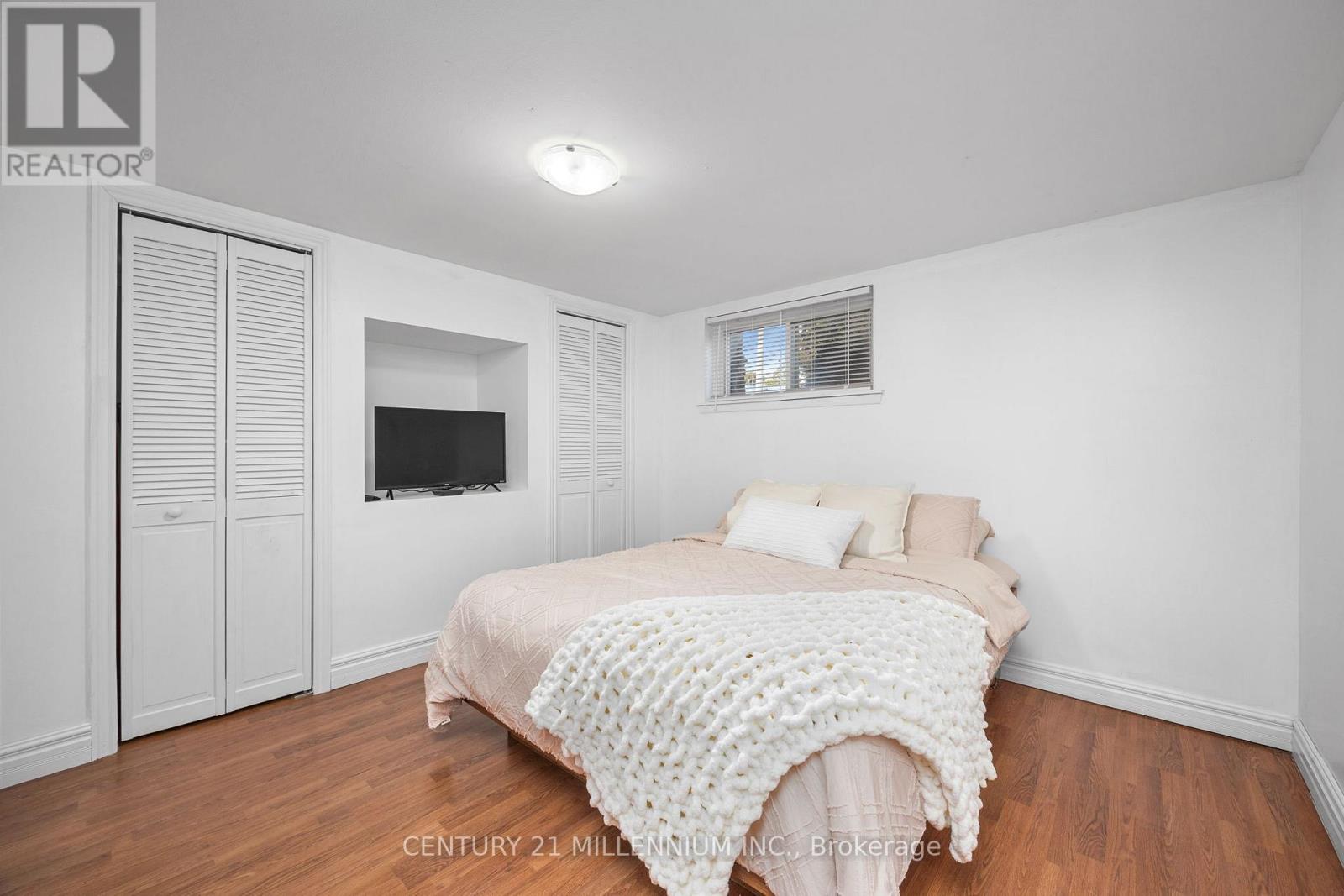 2 Pine Cliff Drive, Mississauga, Ontario  L5N 1E1 - Photo 22 - W12481826