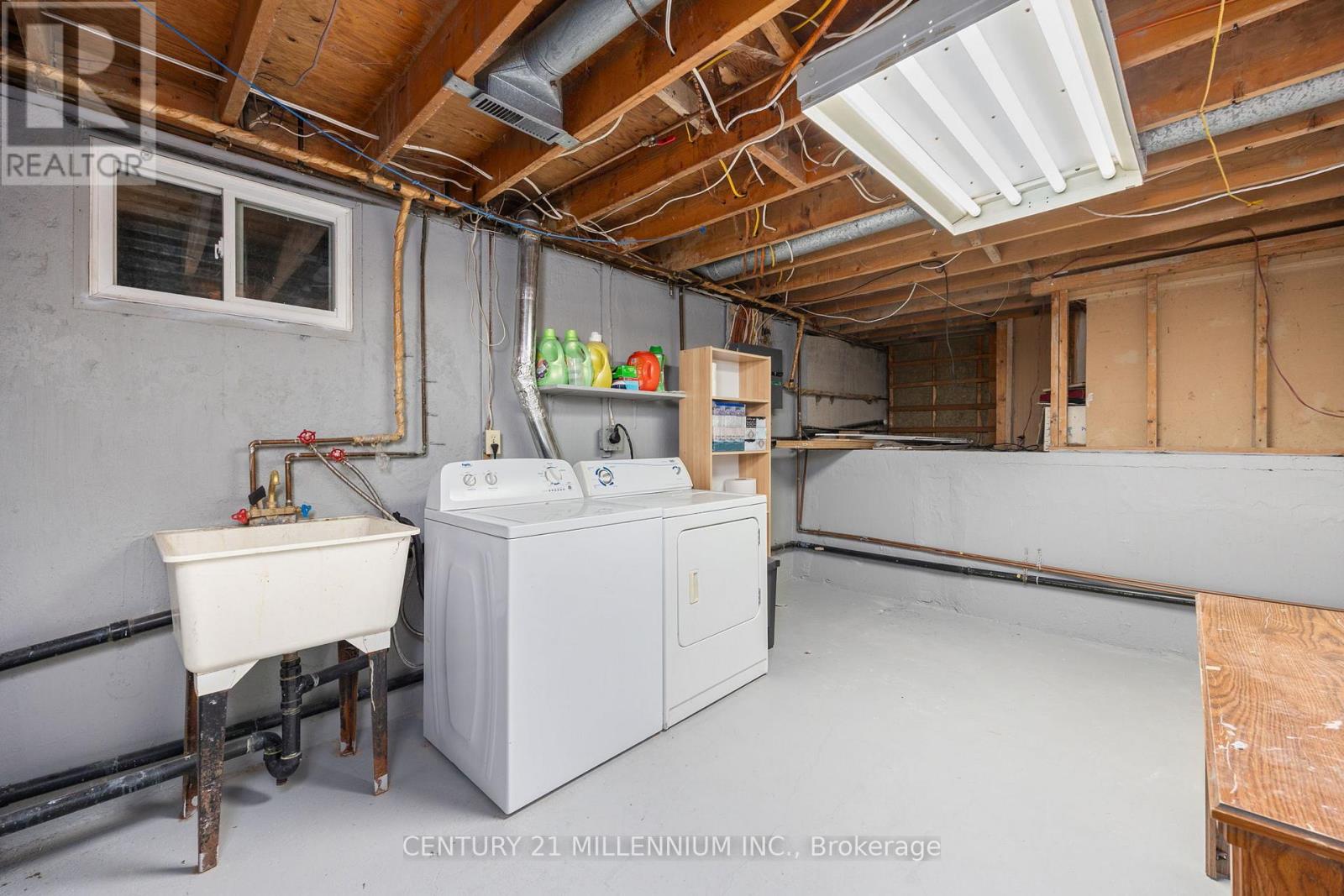 2 Pine Cliff Drive, Mississauga, Ontario  L5N 1E1 - Photo 25 - W12481826
