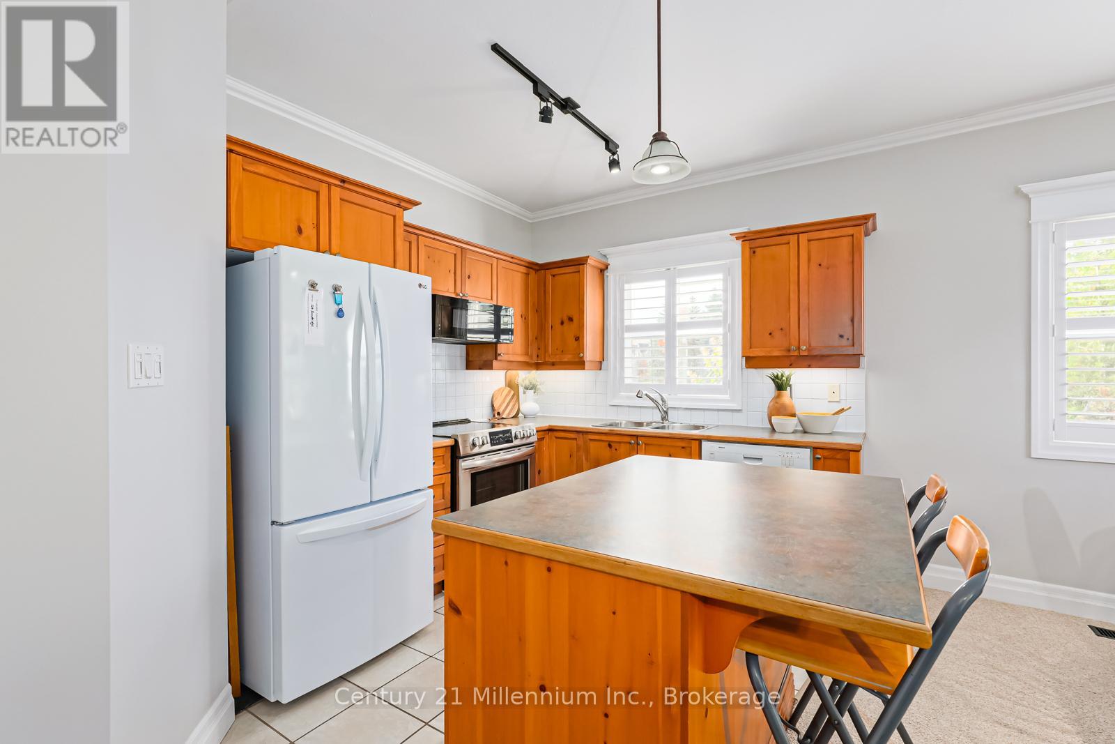 120 - 184 Snowbridge Way, Blue Mountains, Ontario  L9Y 3Z2 - Photo 9 - X12481258