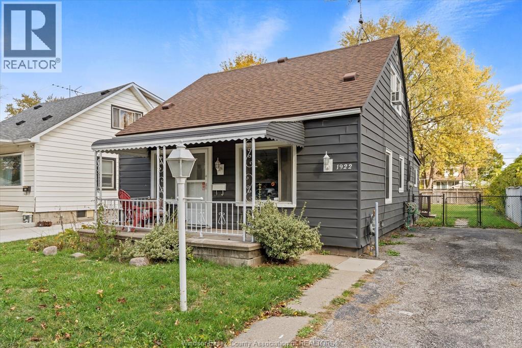1922 Aubin, Windsor, Ontario  N8W 4L3 - Photo 2 - 25027103