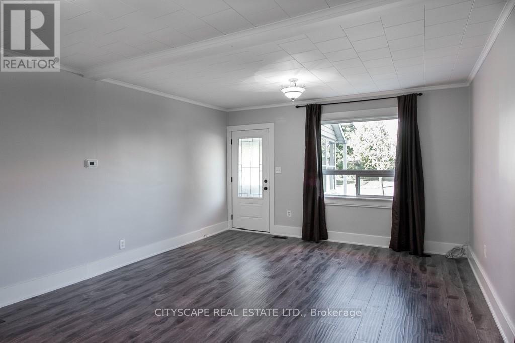 25 Stafford Street, Woodstock, Ontario  N4S 3Z7 - Photo 3 - X12481472