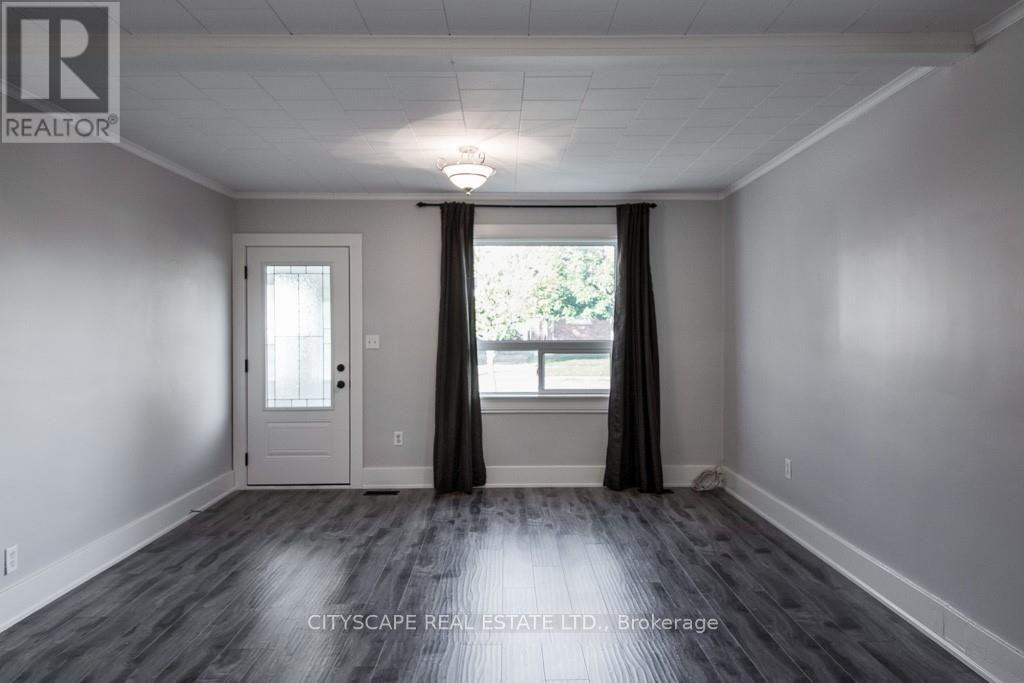 25 Stafford Street, Woodstock, Ontario  N4S 3Z7 - Photo 4 - X12481472