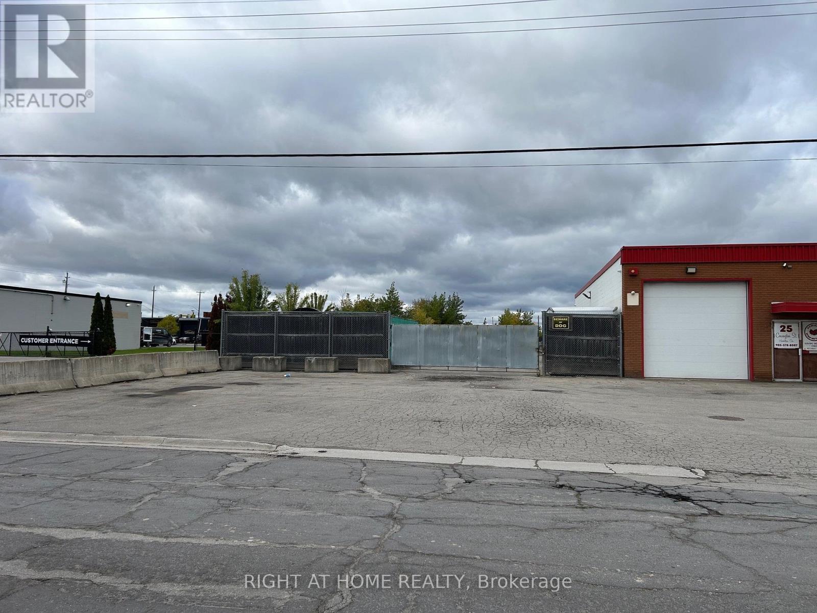 25 Covington Street, Hamilton, Ontario  L8E 2Y4 - Photo 10 - X12475423