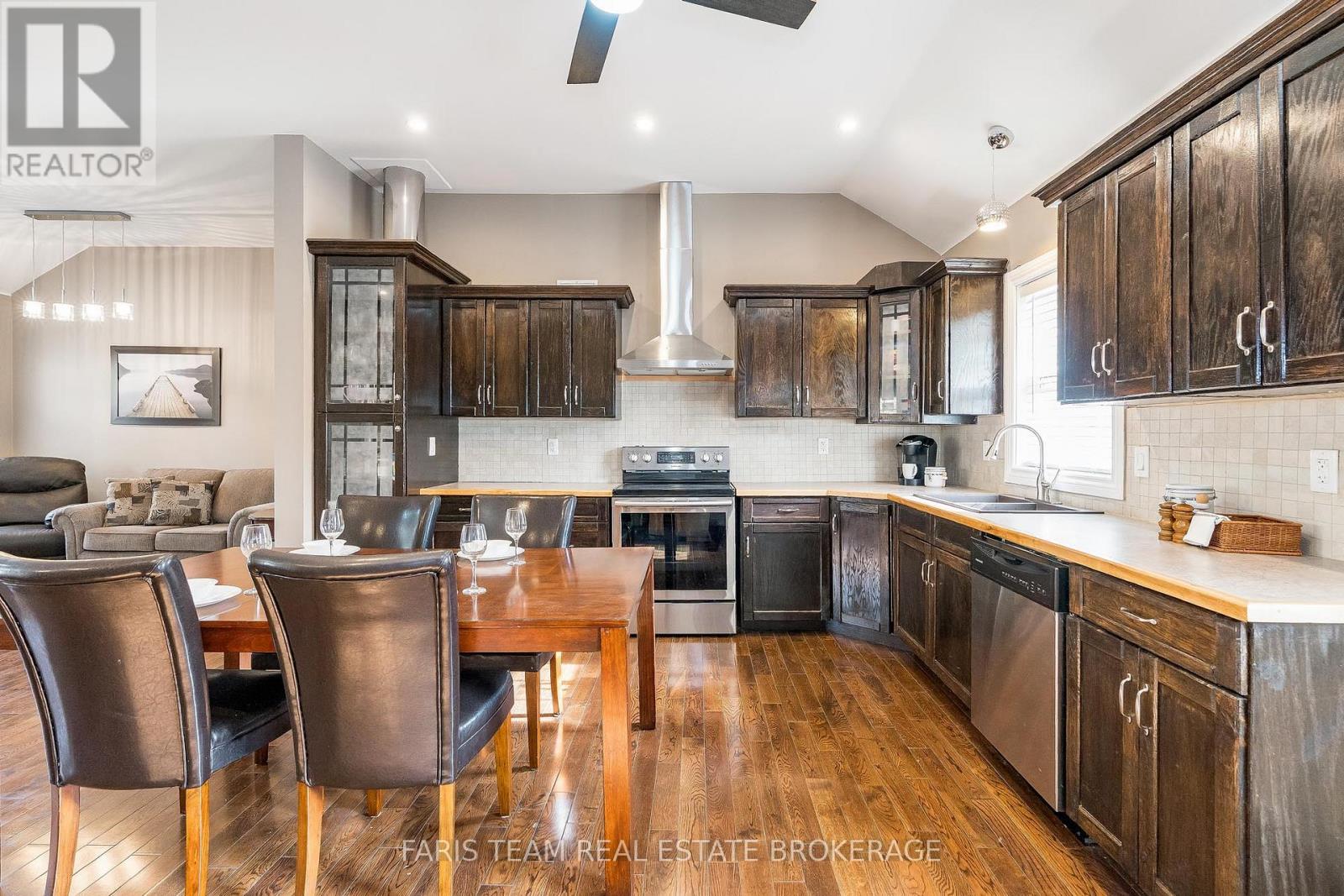 66 Meadows Avenue, Tay (Waubaushene), Ontario  L0K 1E0 - Photo 11 - S12481929